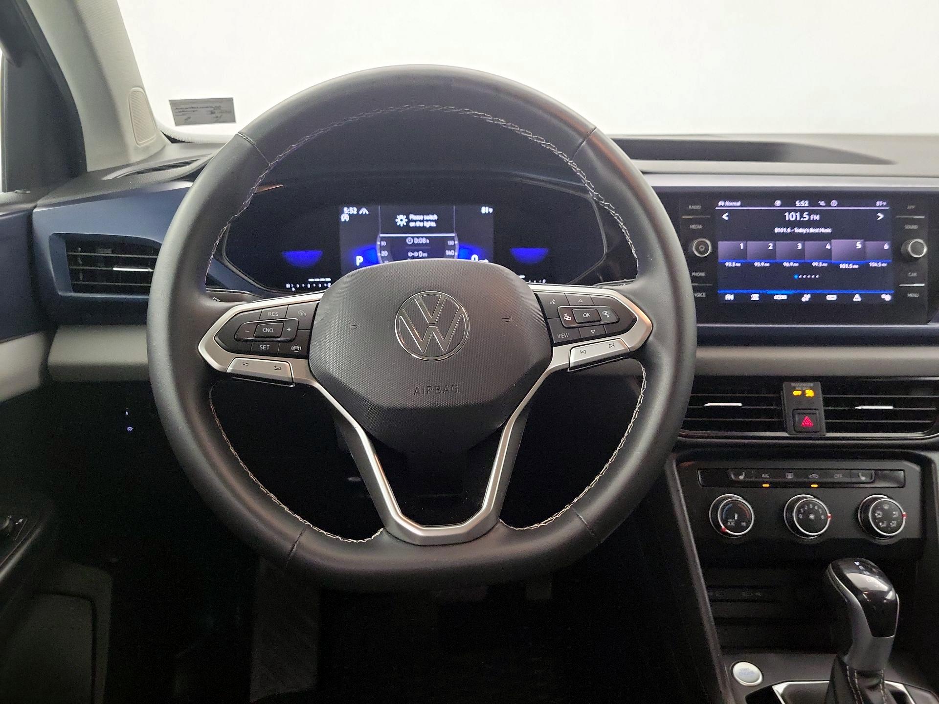 Thumbnail: 2022 Volkswagen Taos - 10