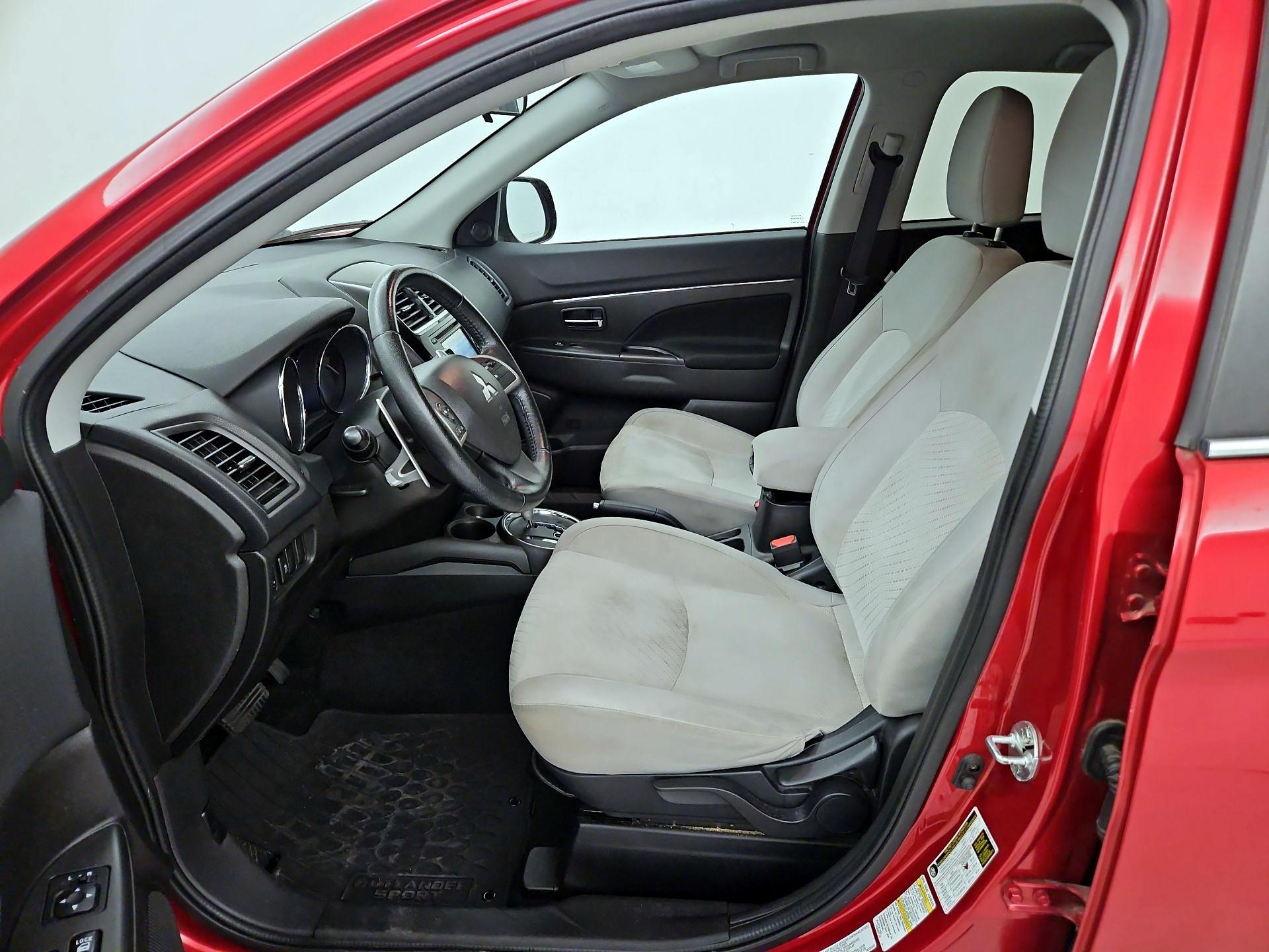 Thumbnail: 2015 Mitsubishi Outlander Sport - 11