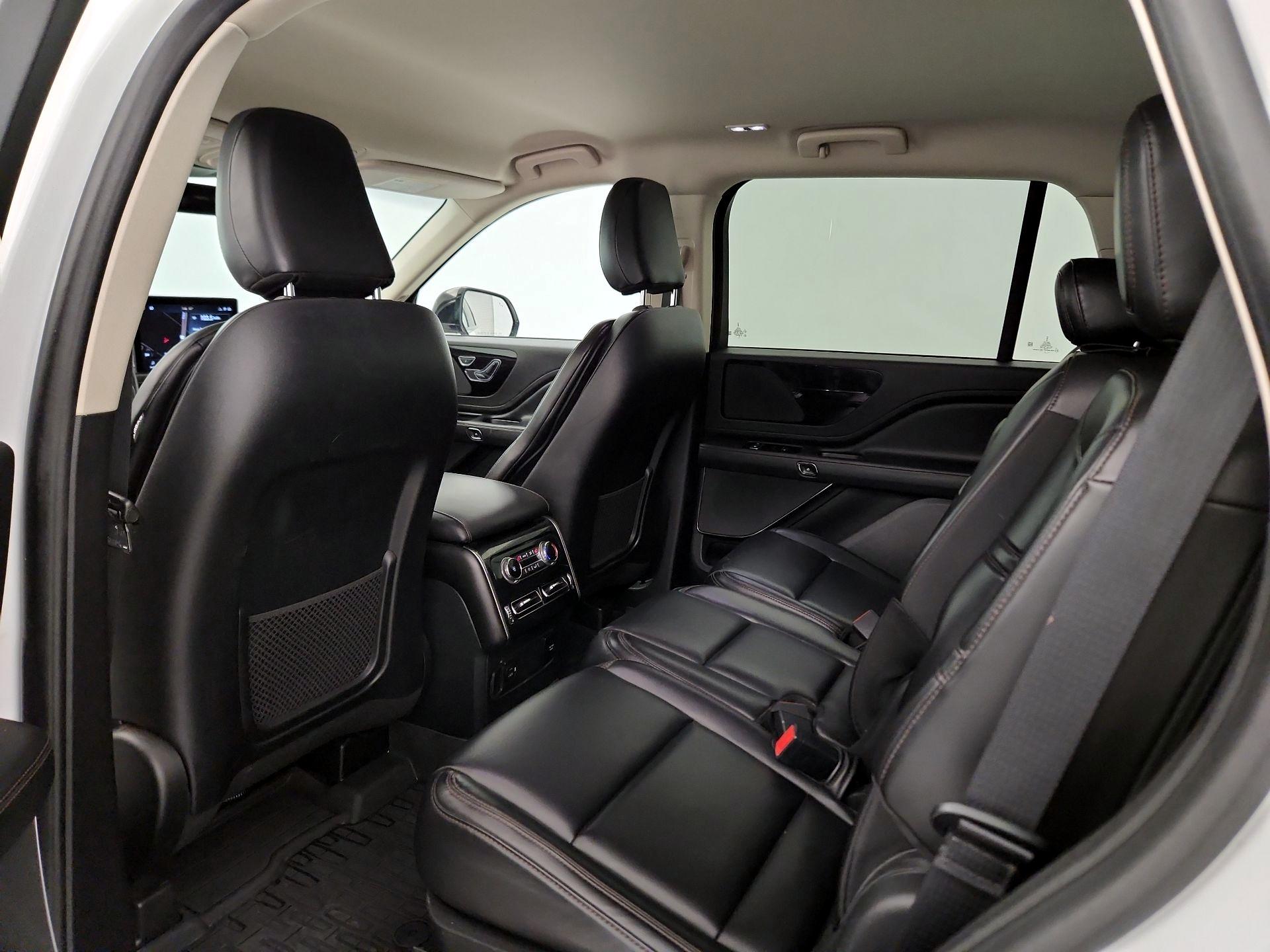 Thumbnail: 2021 Lincoln Aviator - 19