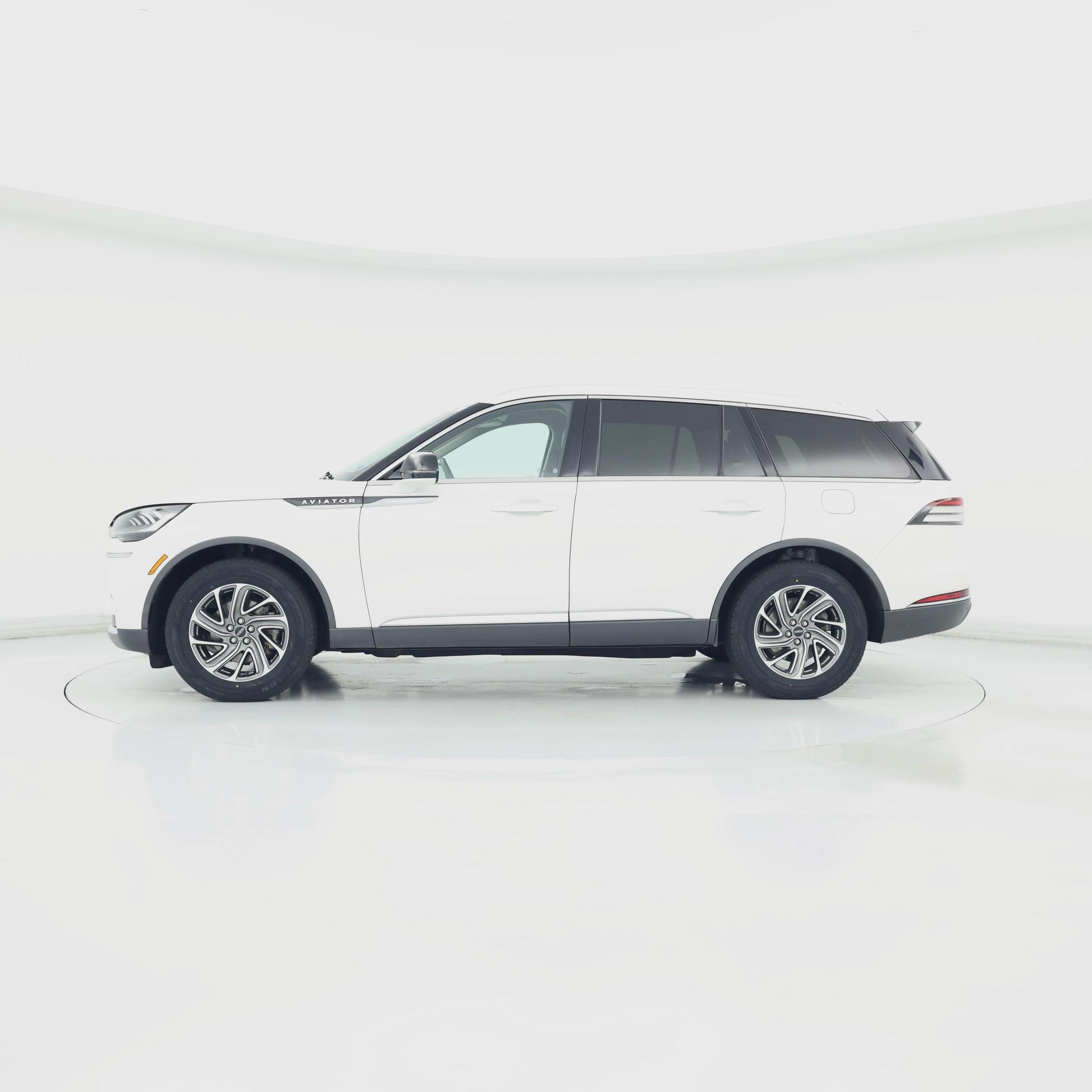 Thumbnail: 2021 Lincoln Aviator - 3