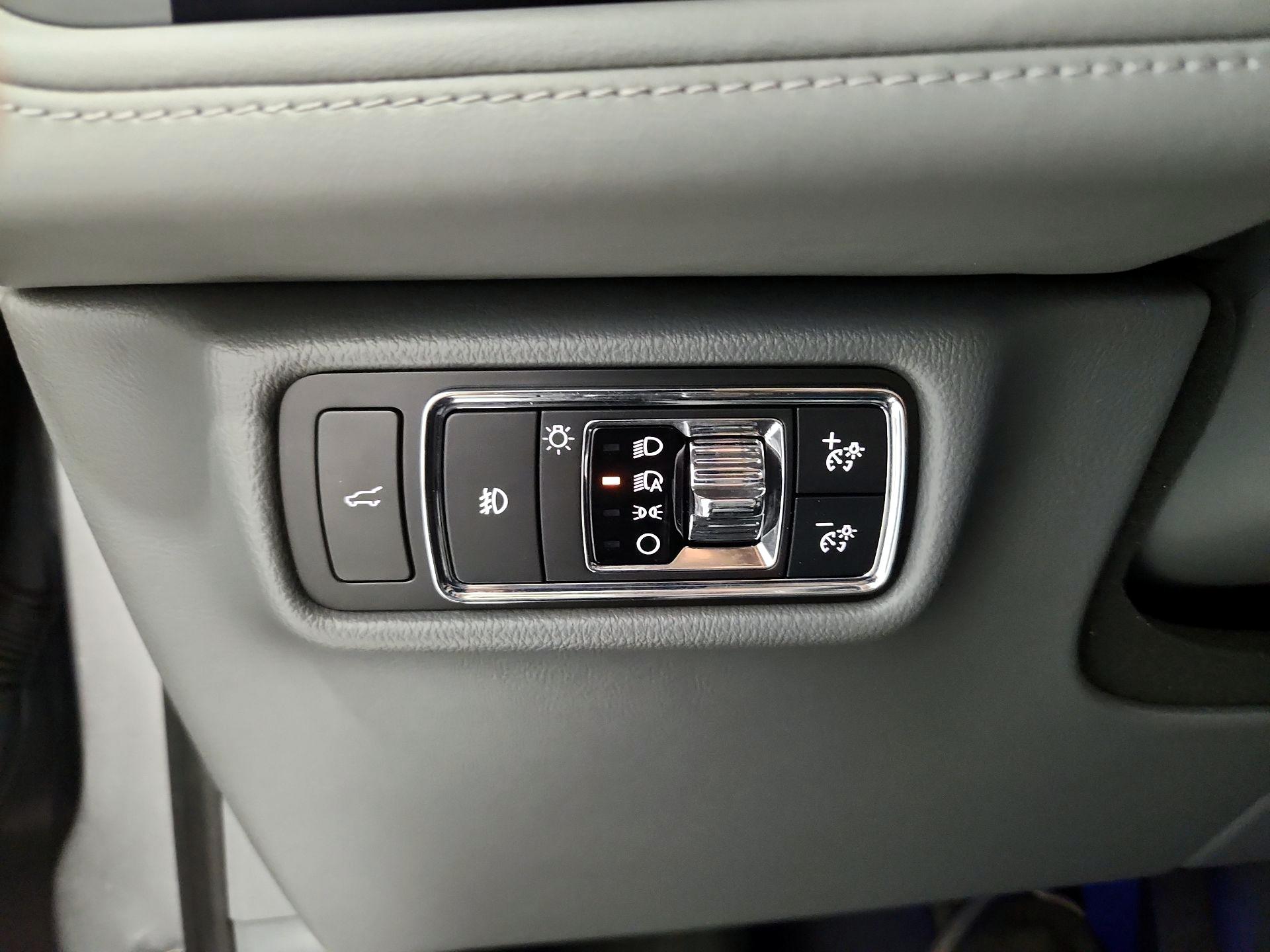 Thumbnail: 2021 Lincoln Aviator - 13