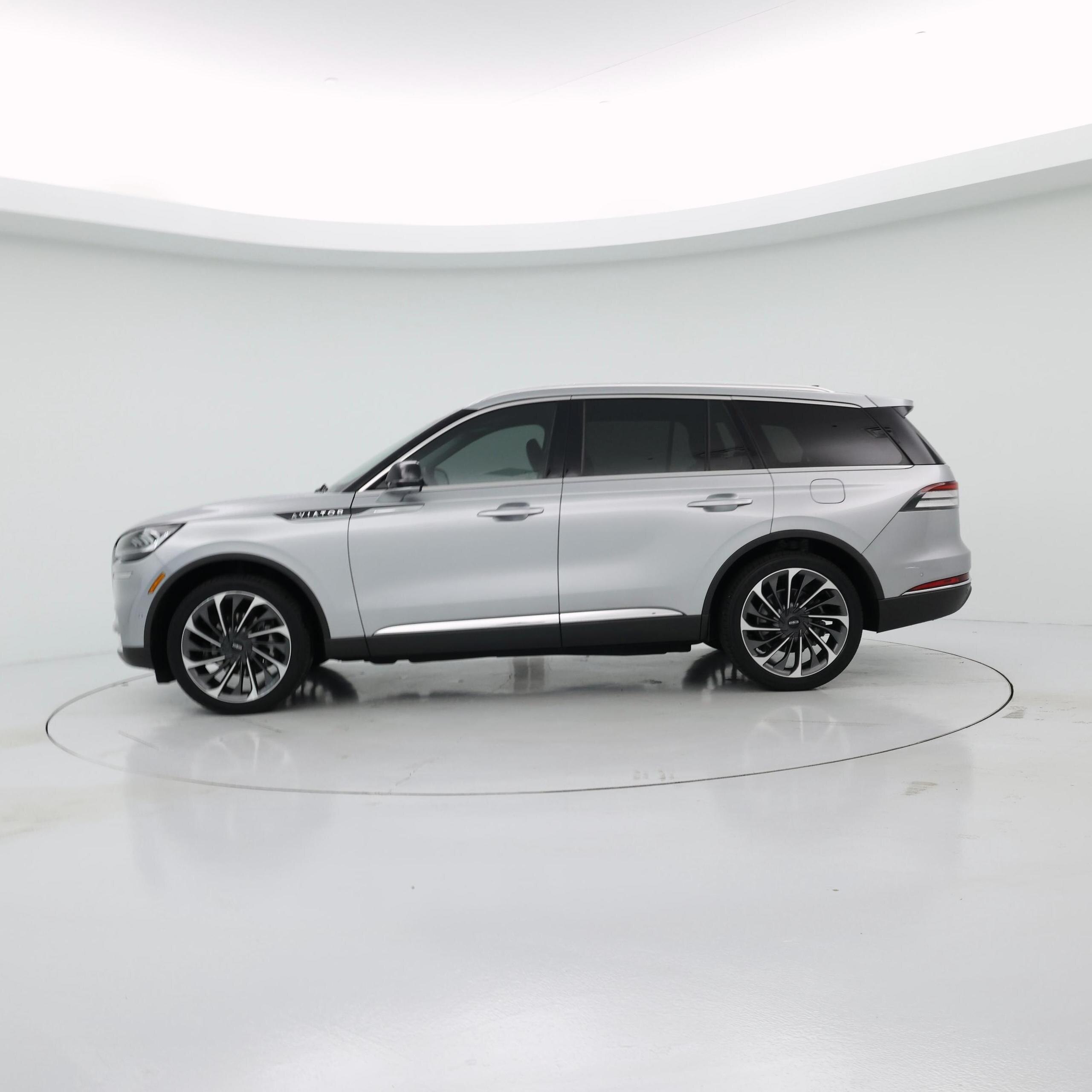 Thumbnail: 2021 Lincoln Aviator - 3