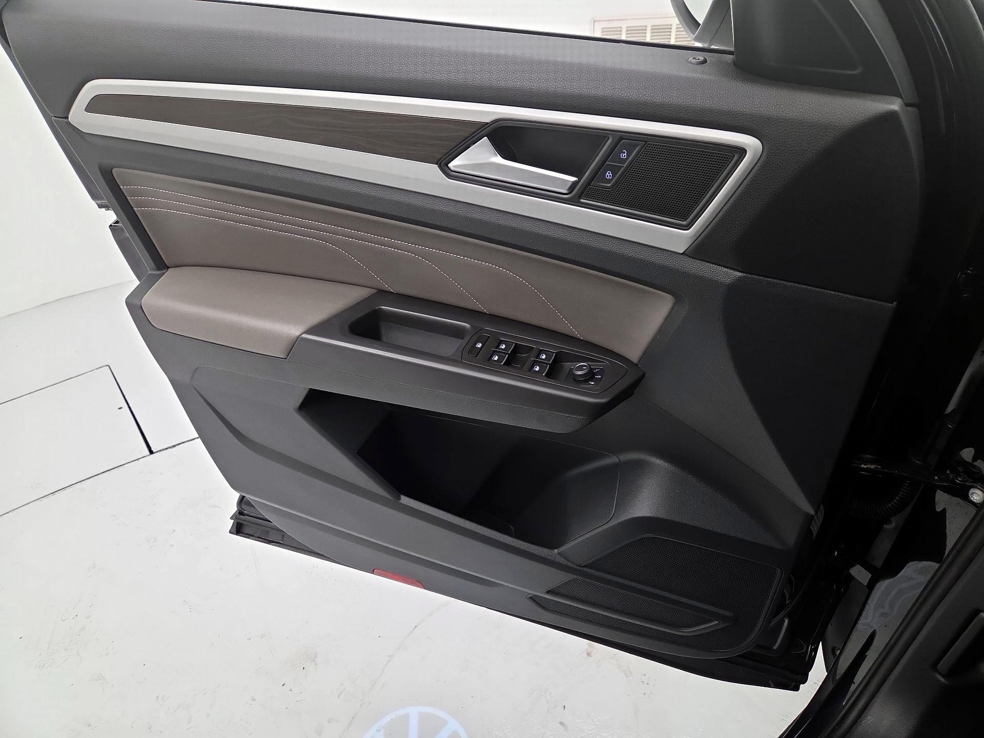 Thumbnail: 2022 Volkswagen Atlas - 12