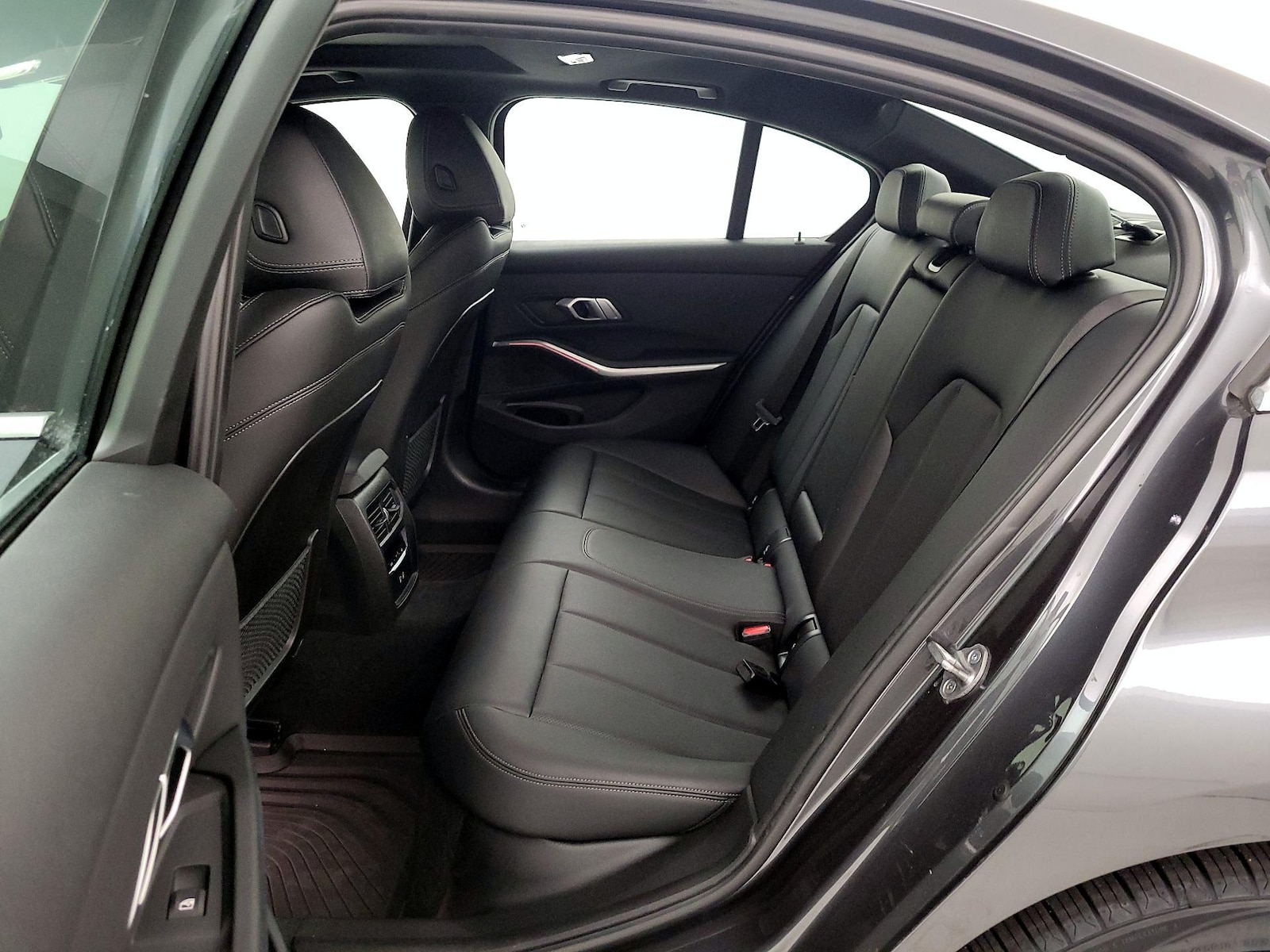 2022 BMW 3 Series 330i - Photo 22