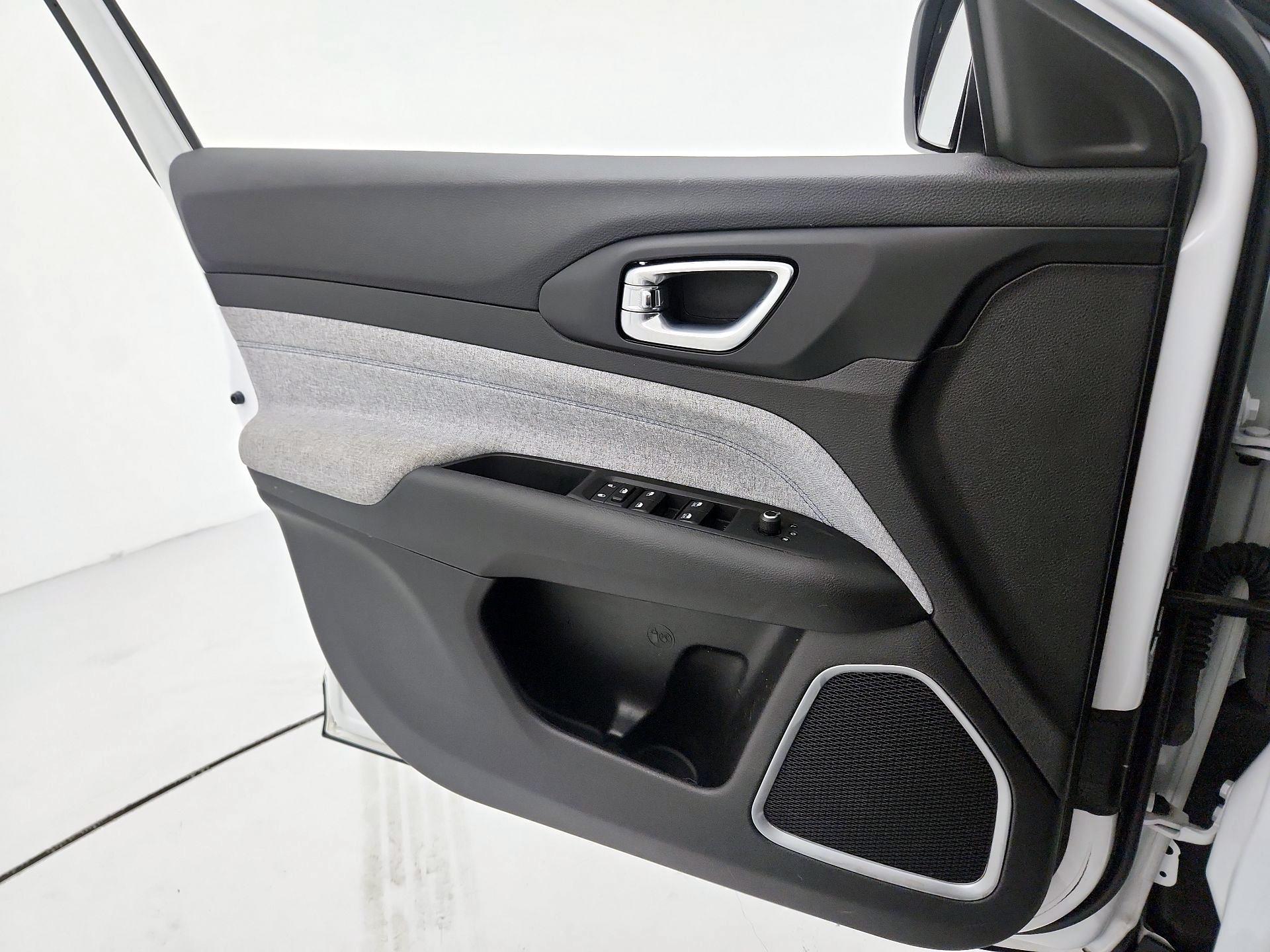 Thumbnail: 2022 Jeep Compass - 12