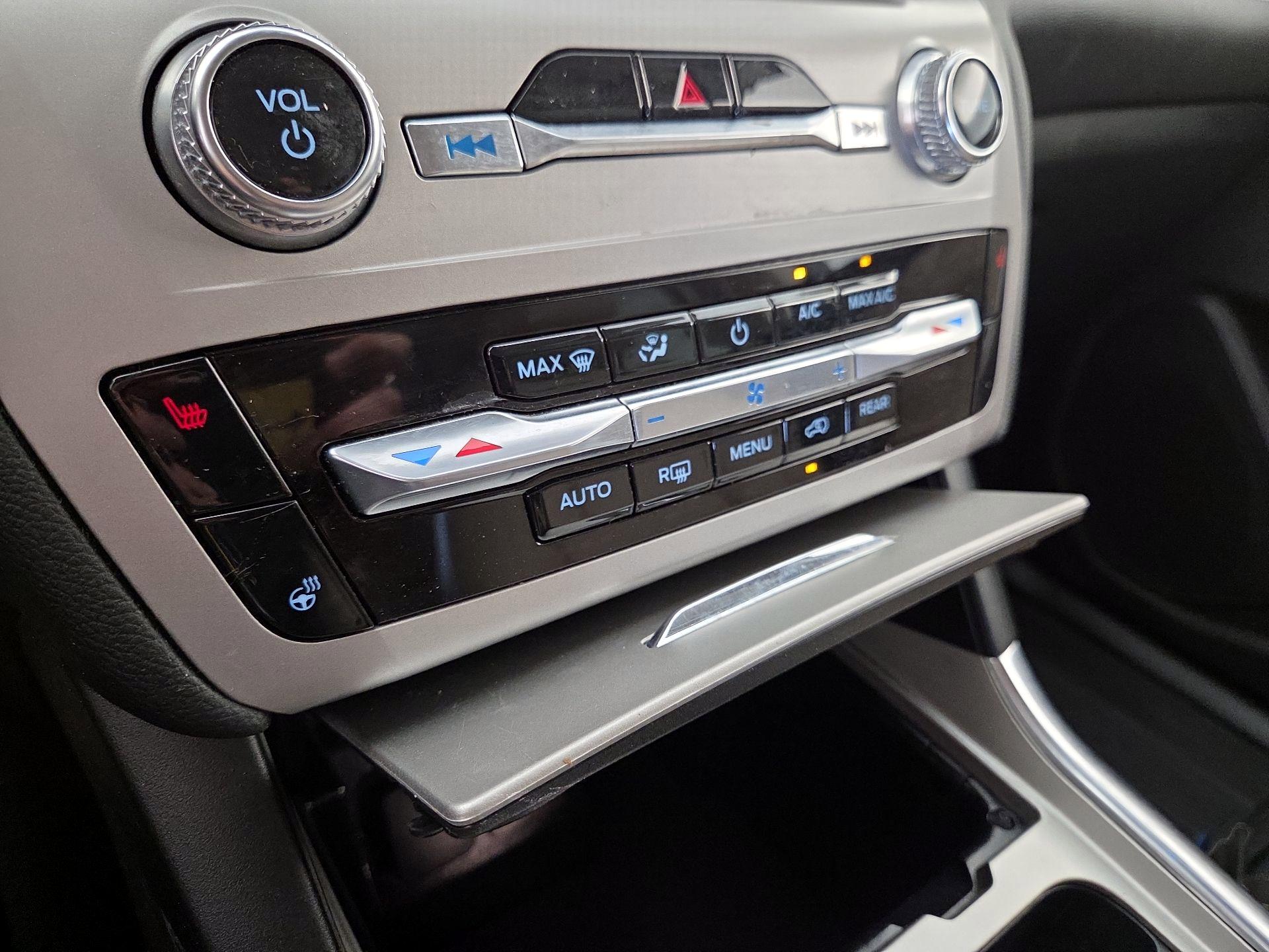 Thumbnail: 2022 Ford Explorer - 16