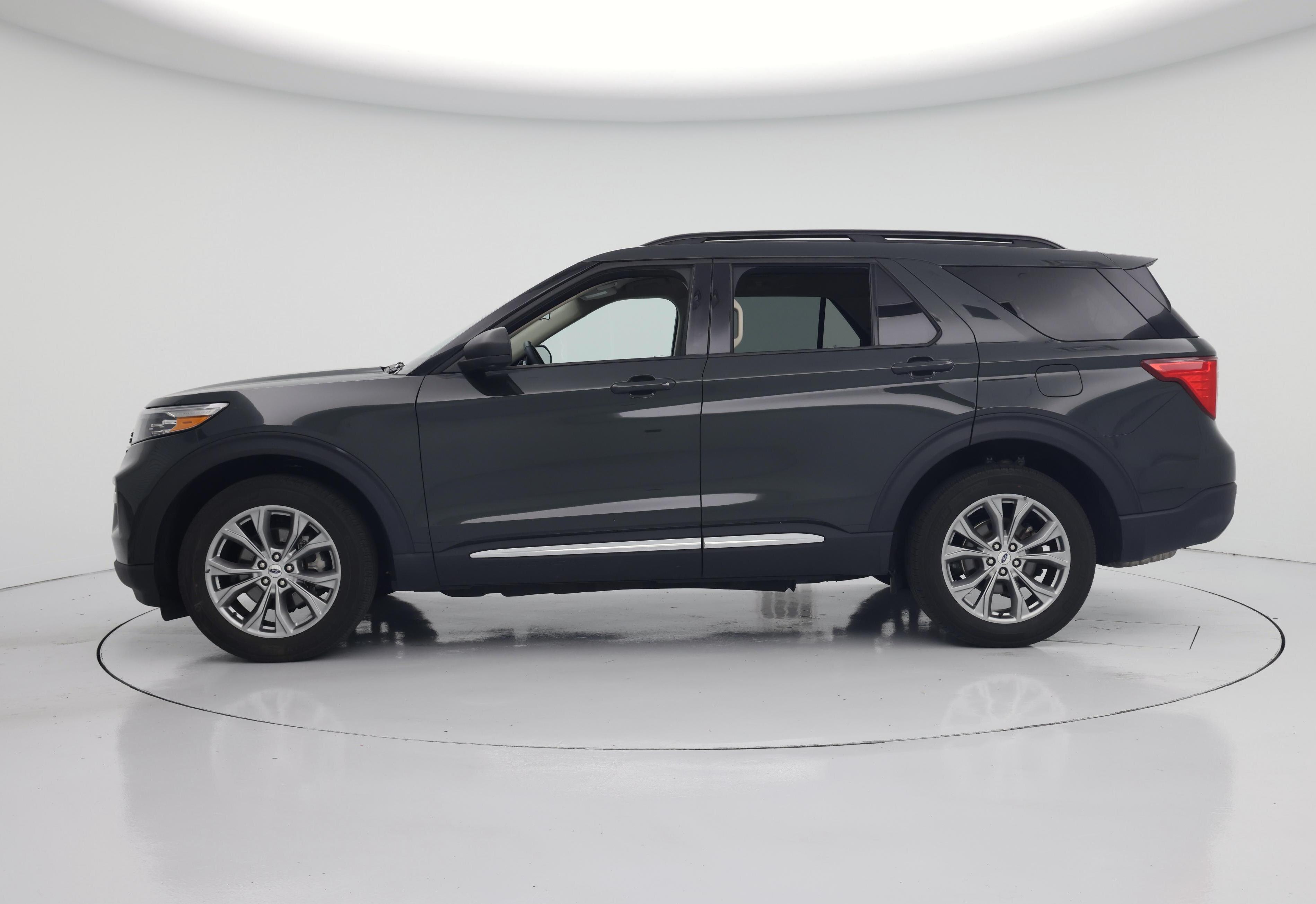 Thumbnail: 2022 Ford Explorer - 3