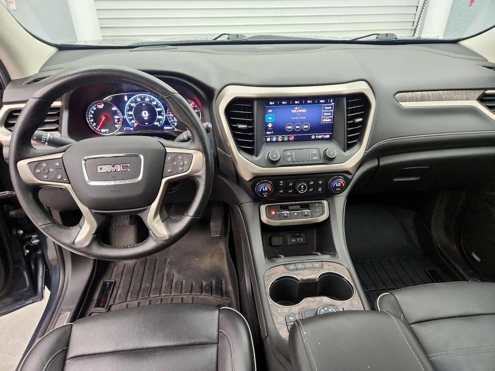 2020 GMC Acadia Denali - Photo 10