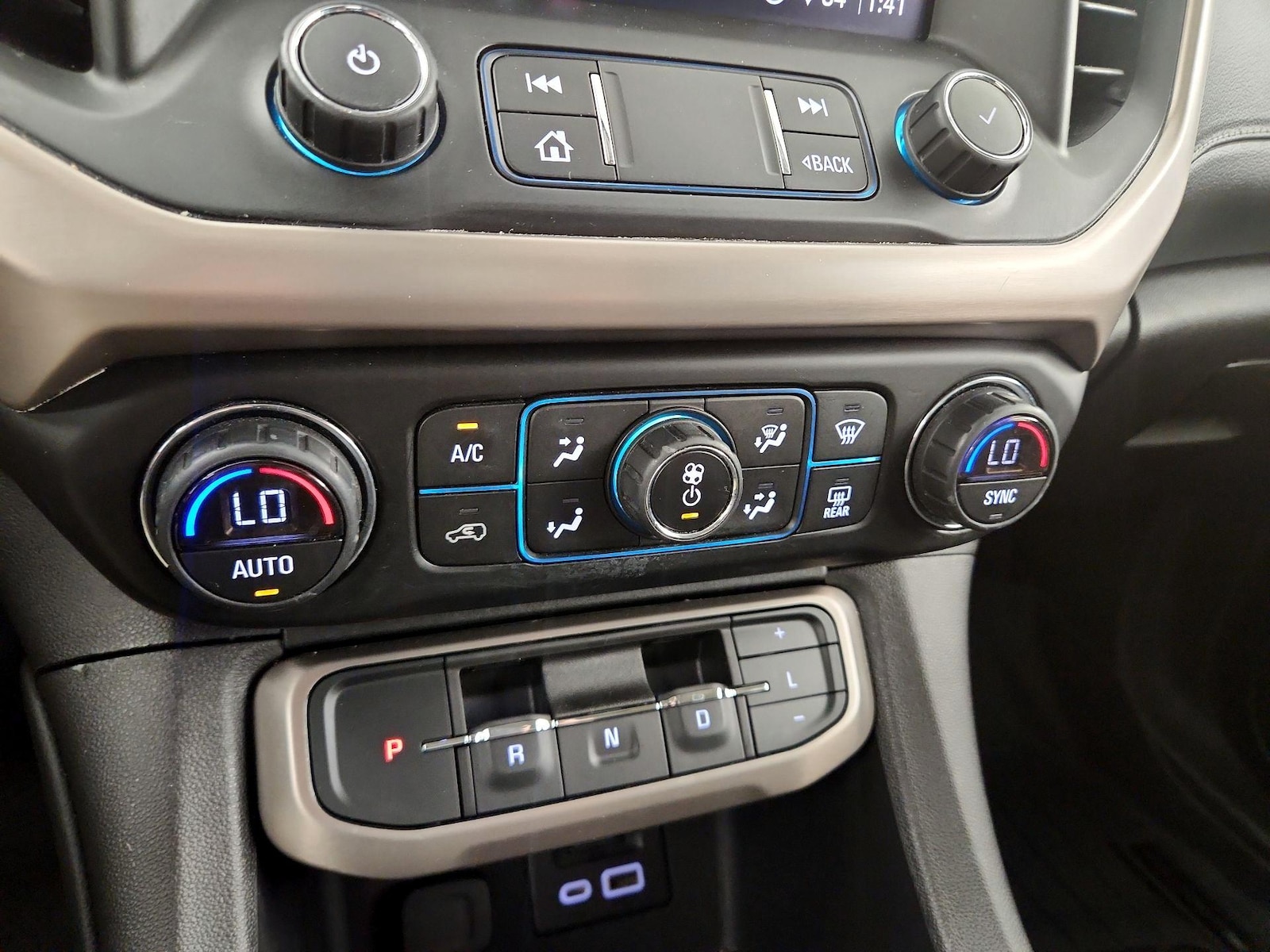 2020 GMC Acadia Denali - Photo 17