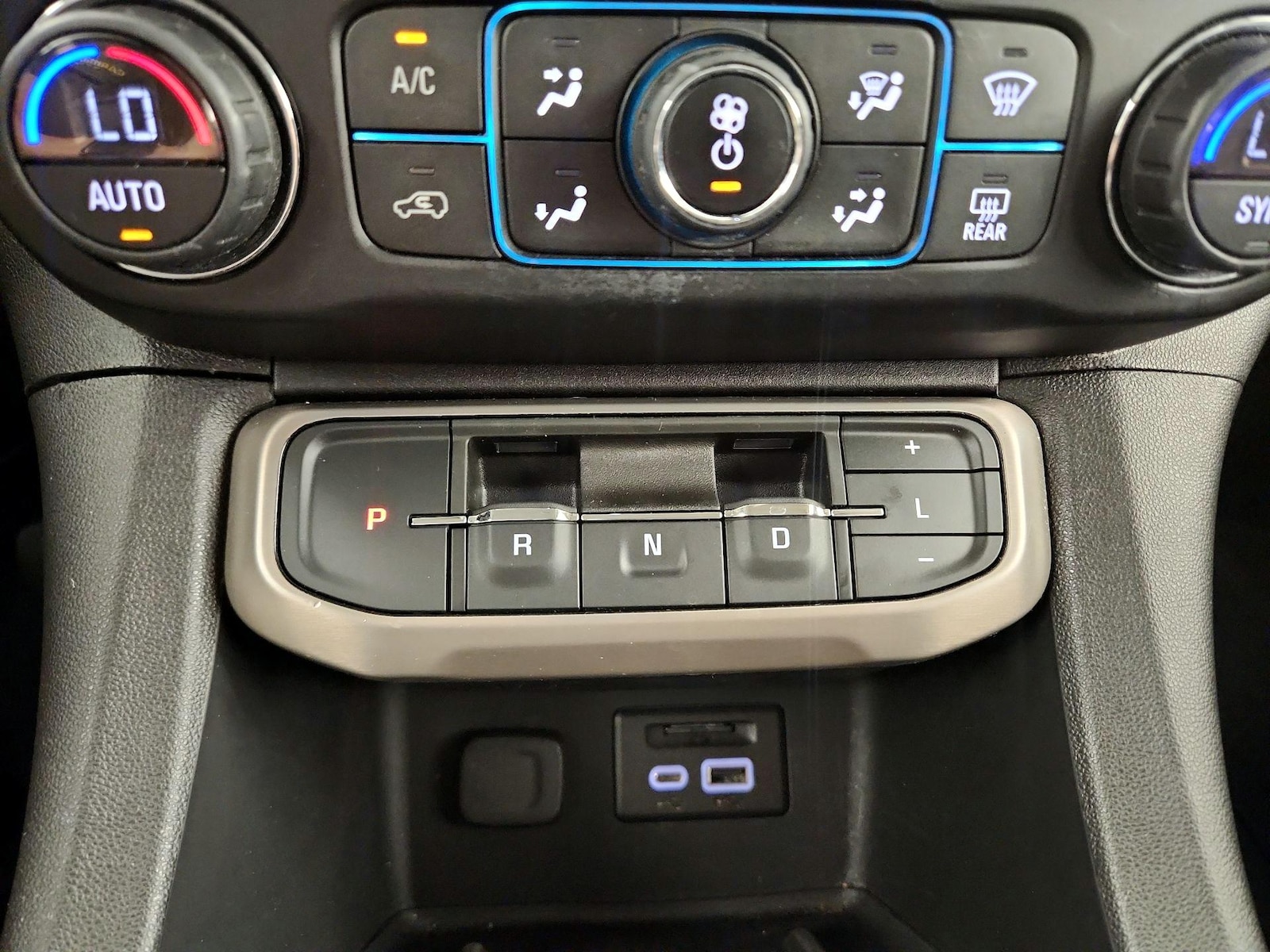 2020 GMC Acadia Denali - Photo 18