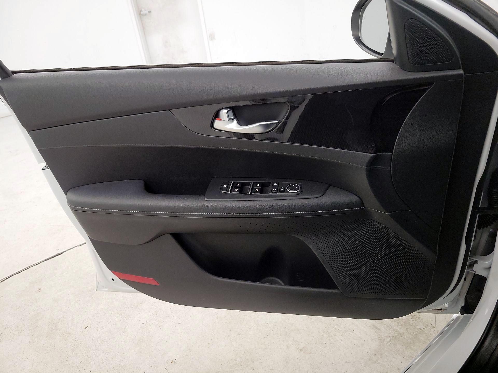 Thumbnail: 2023 Kia Forte - 12