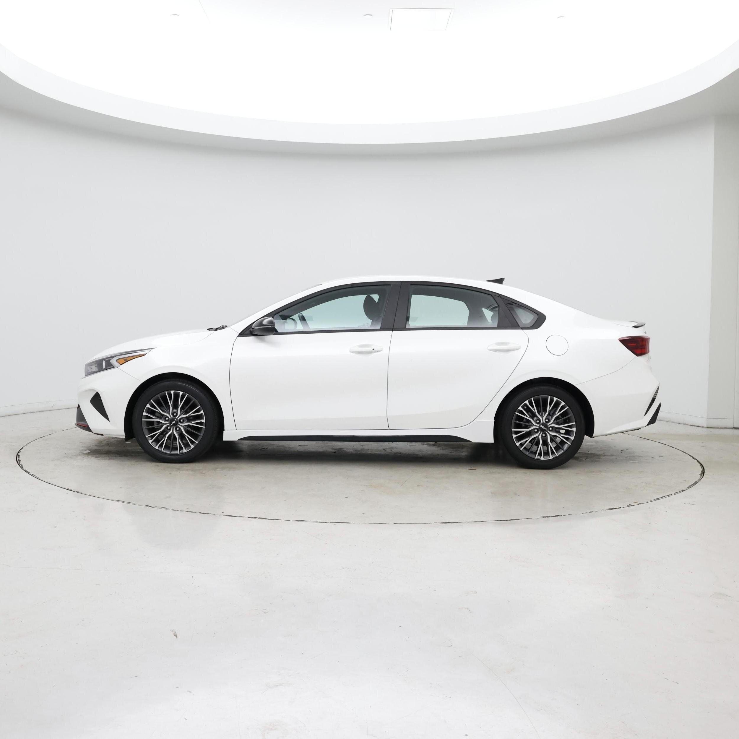 Thumbnail: 2023 Kia Forte - 3