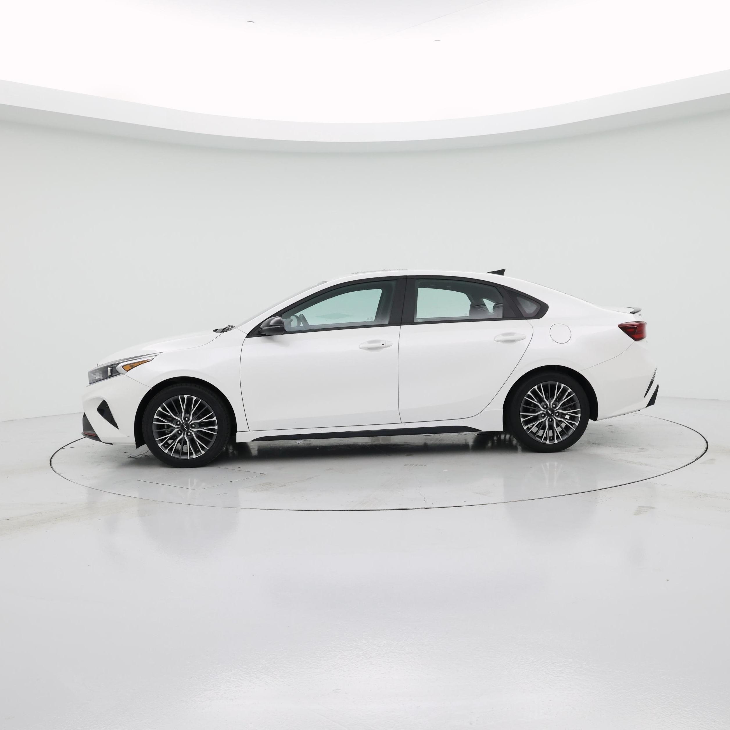 Thumbnail: 2023 Kia Forte - 3