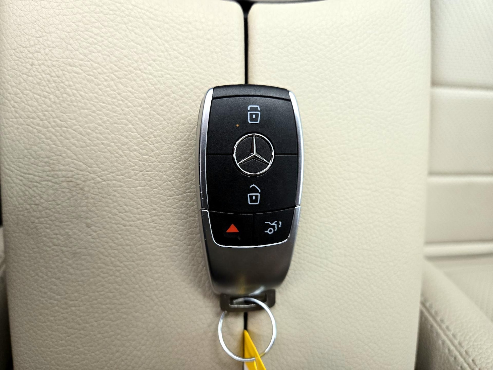 2022 Mercedes-Benz GLC GLC300 - Photo 24