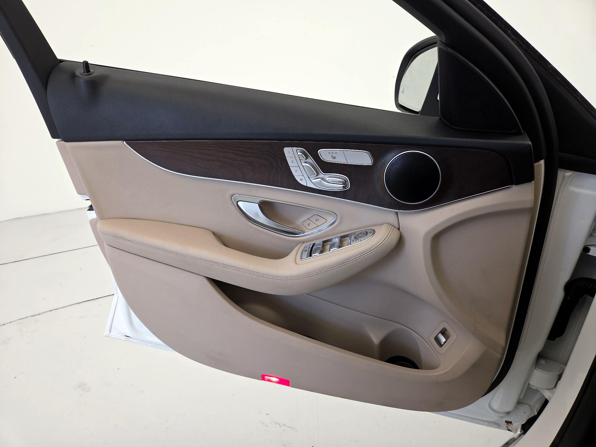 Thumbnail: 2020 Mercedes-Benz C-Class - 12