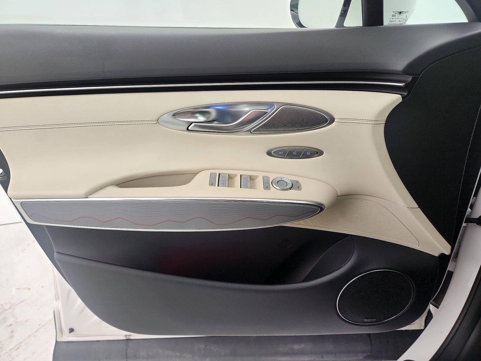 Thumbnail: 2022 Genesis GV70 - 10