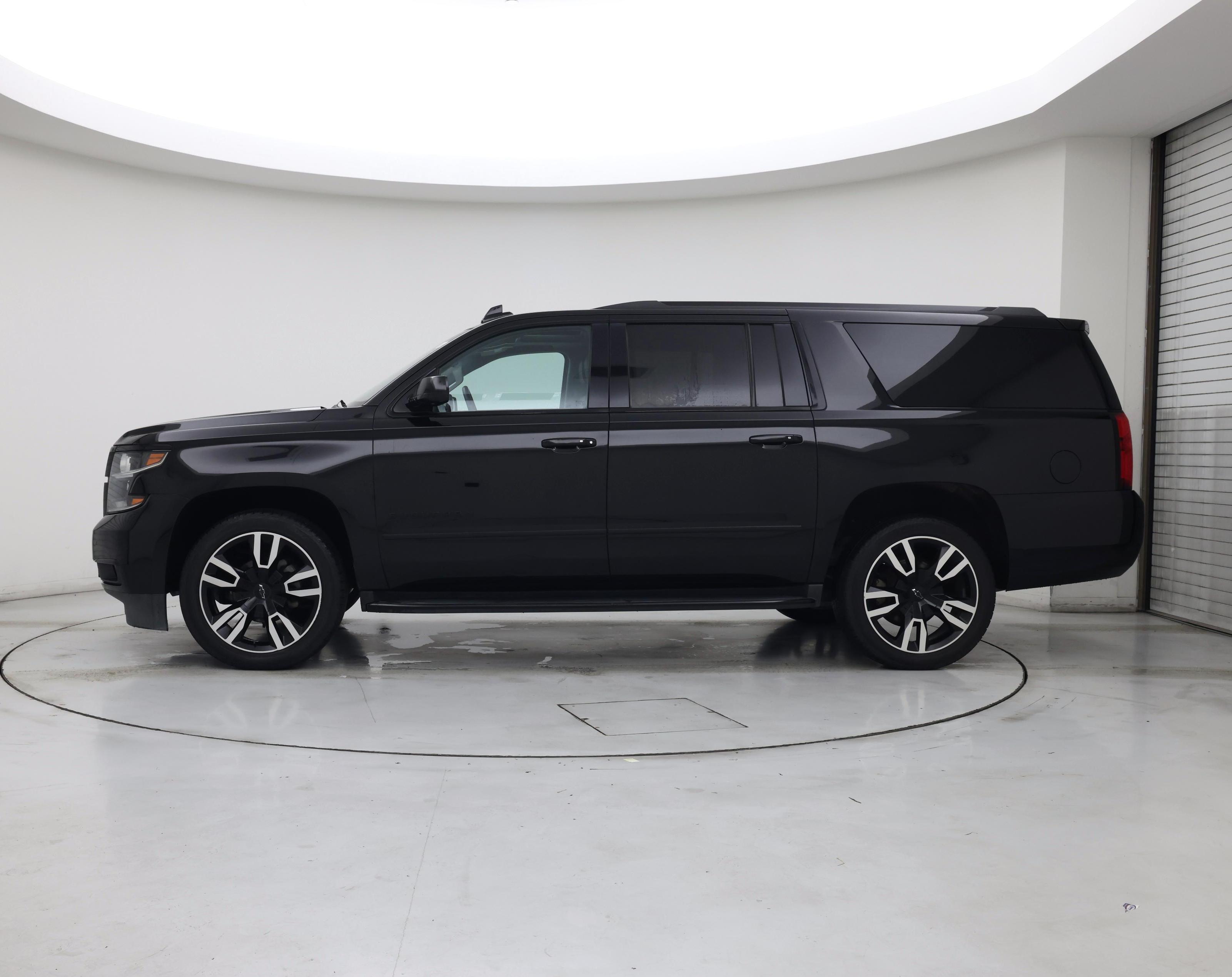 Thumbnail: 2018 Chevrolet Suburban - 3