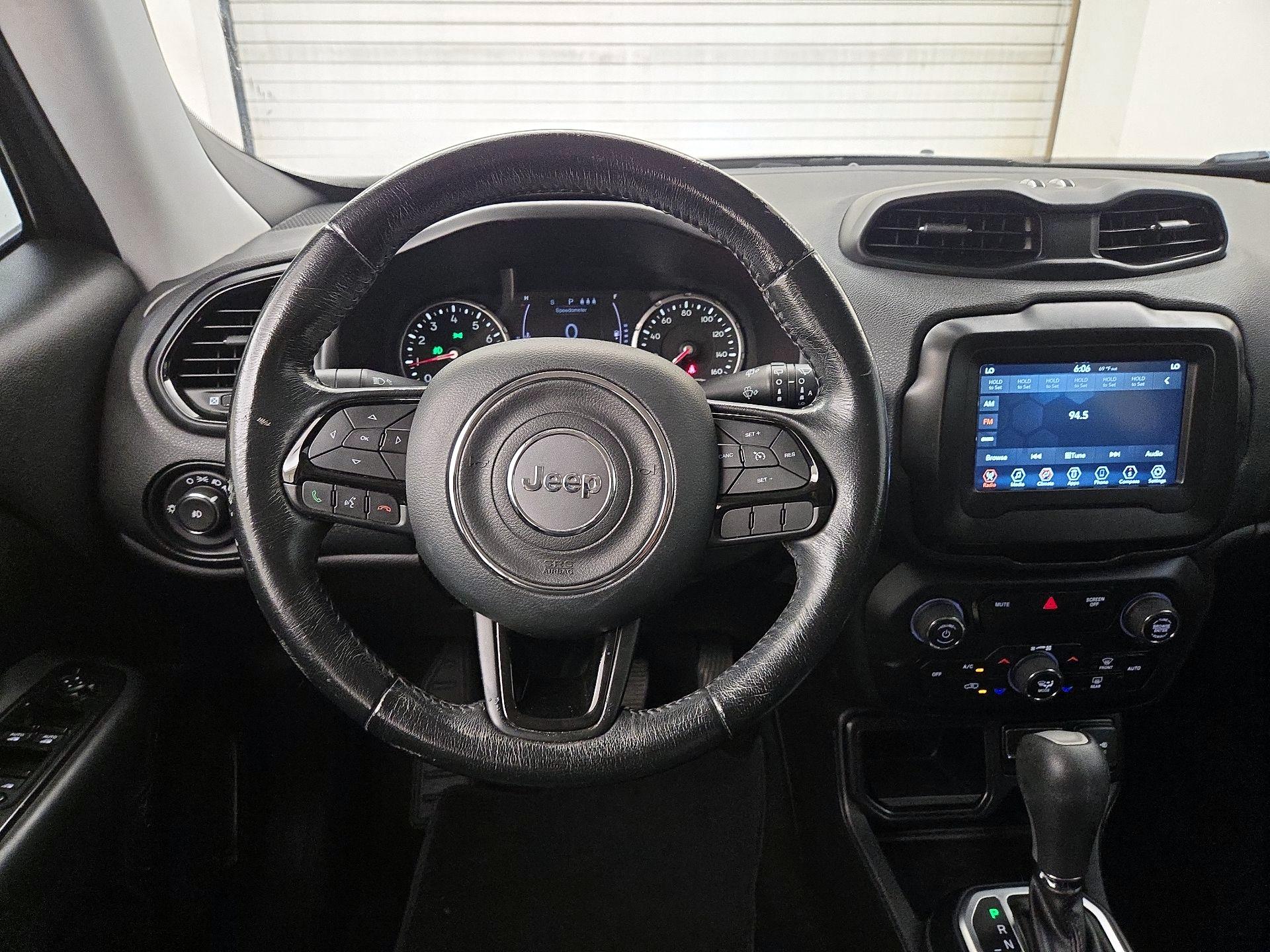 Thumbnail: 2019 Jeep Renegade - 10