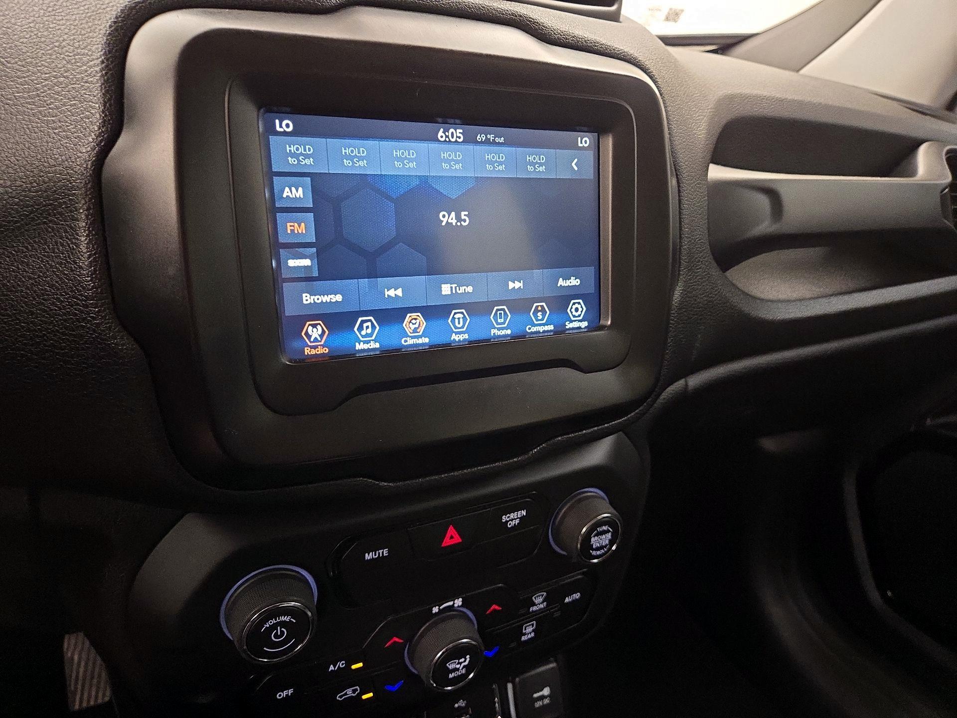 Thumbnail: 2019 Jeep Renegade - 15