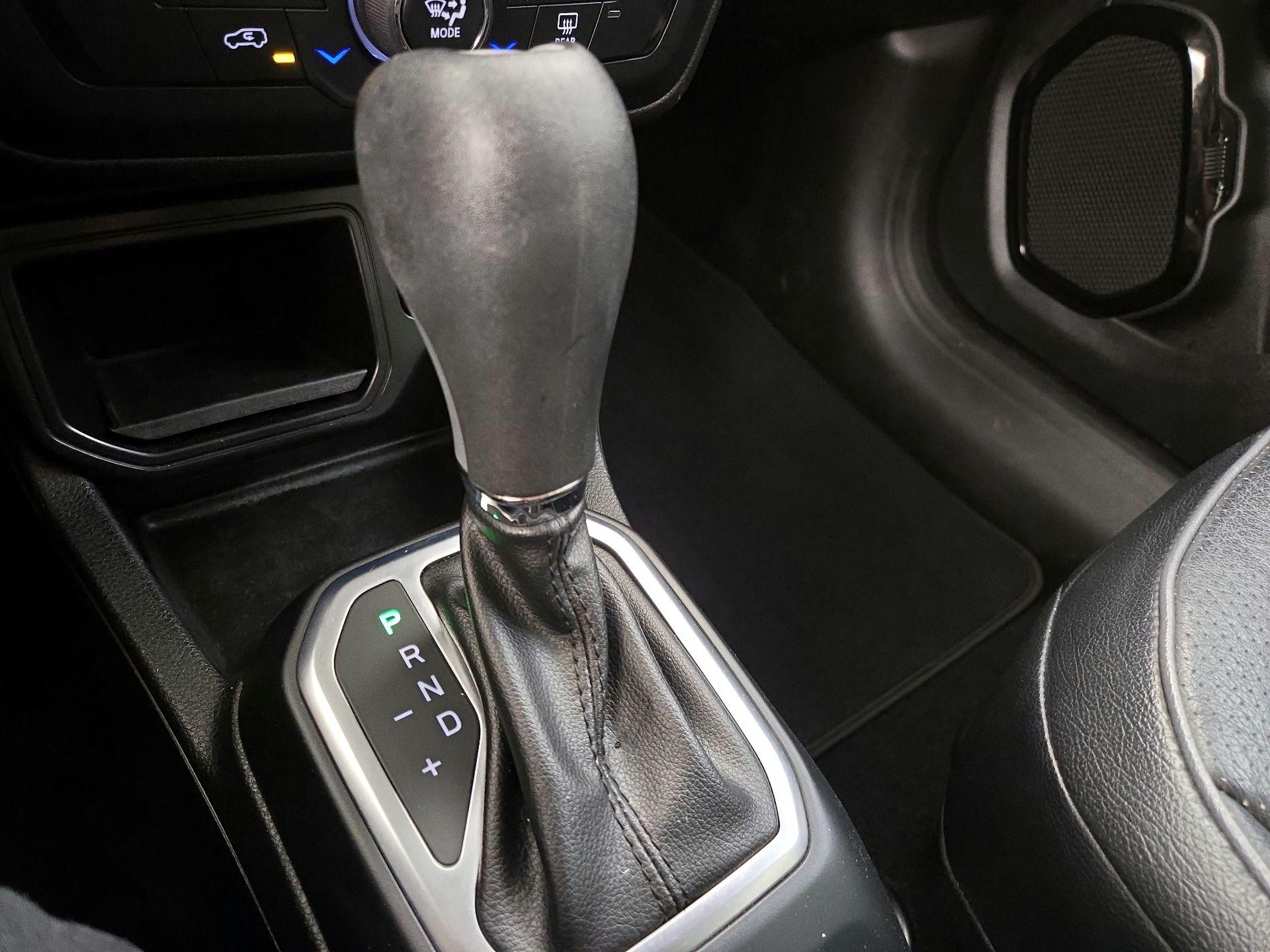 Thumbnail: 2019 Jeep Renegade - 17