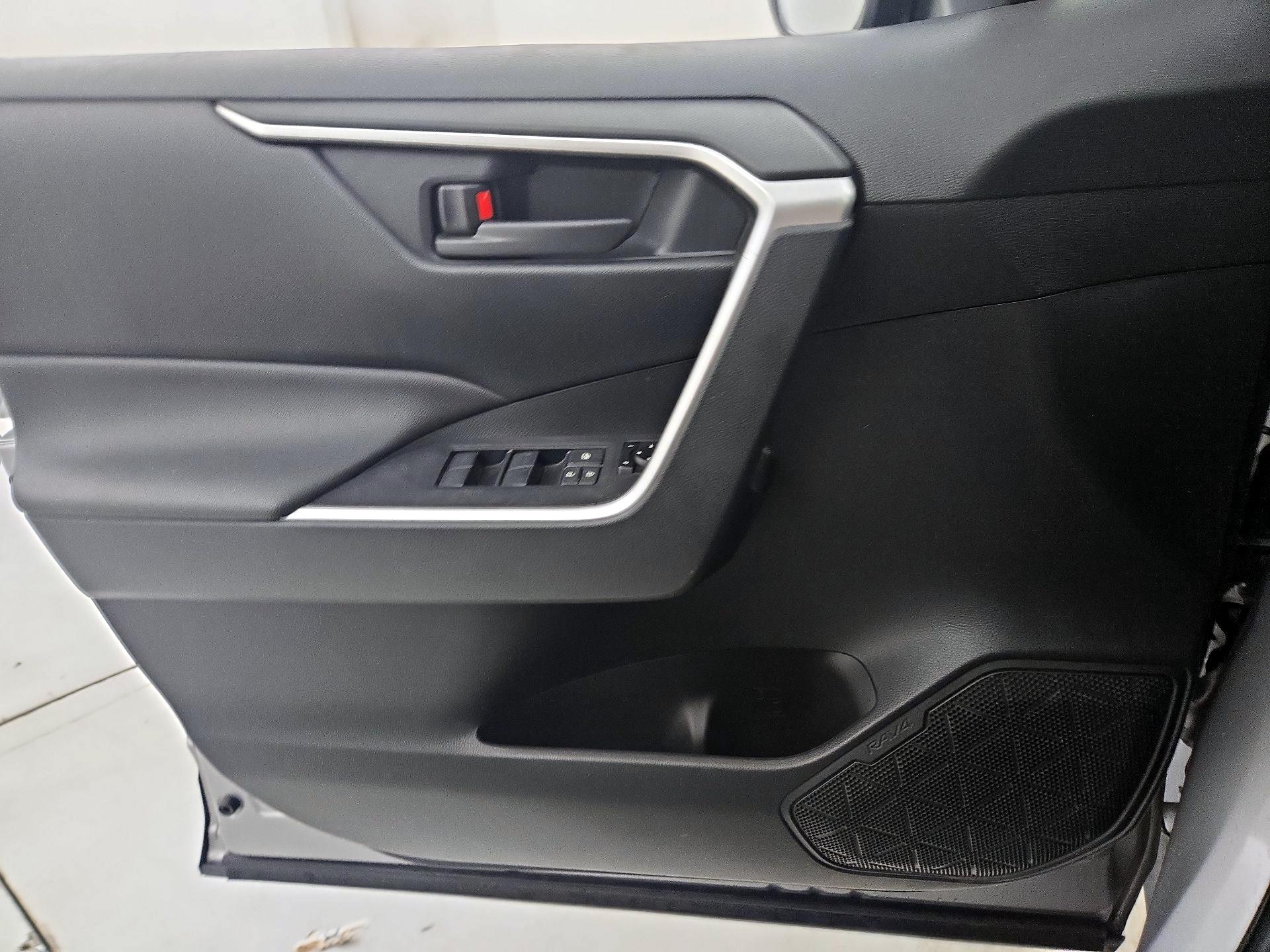 Thumbnail: 2019 Toyota RAV4 - 12