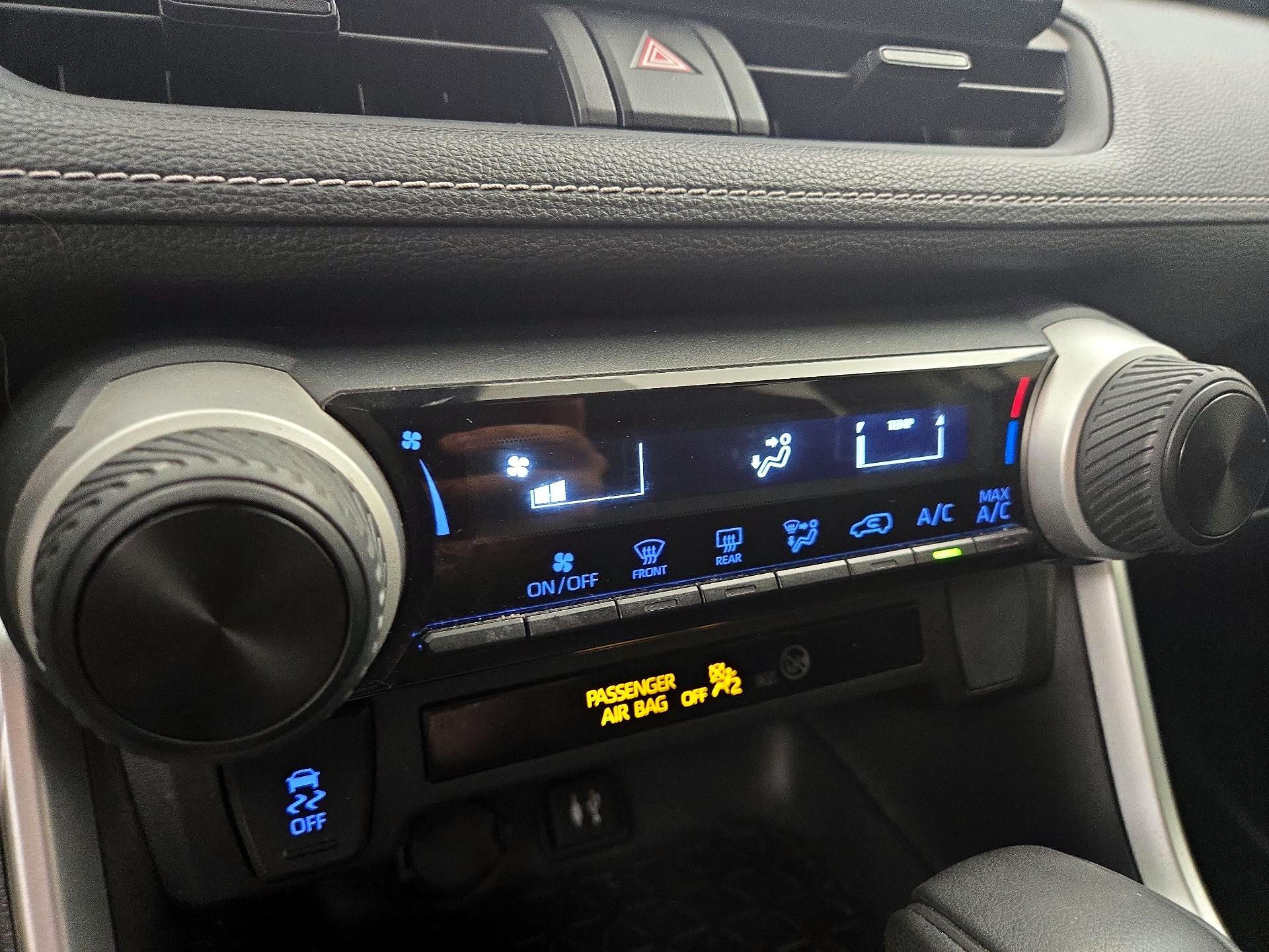 Thumbnail: 2019 Toyota RAV4 - 16