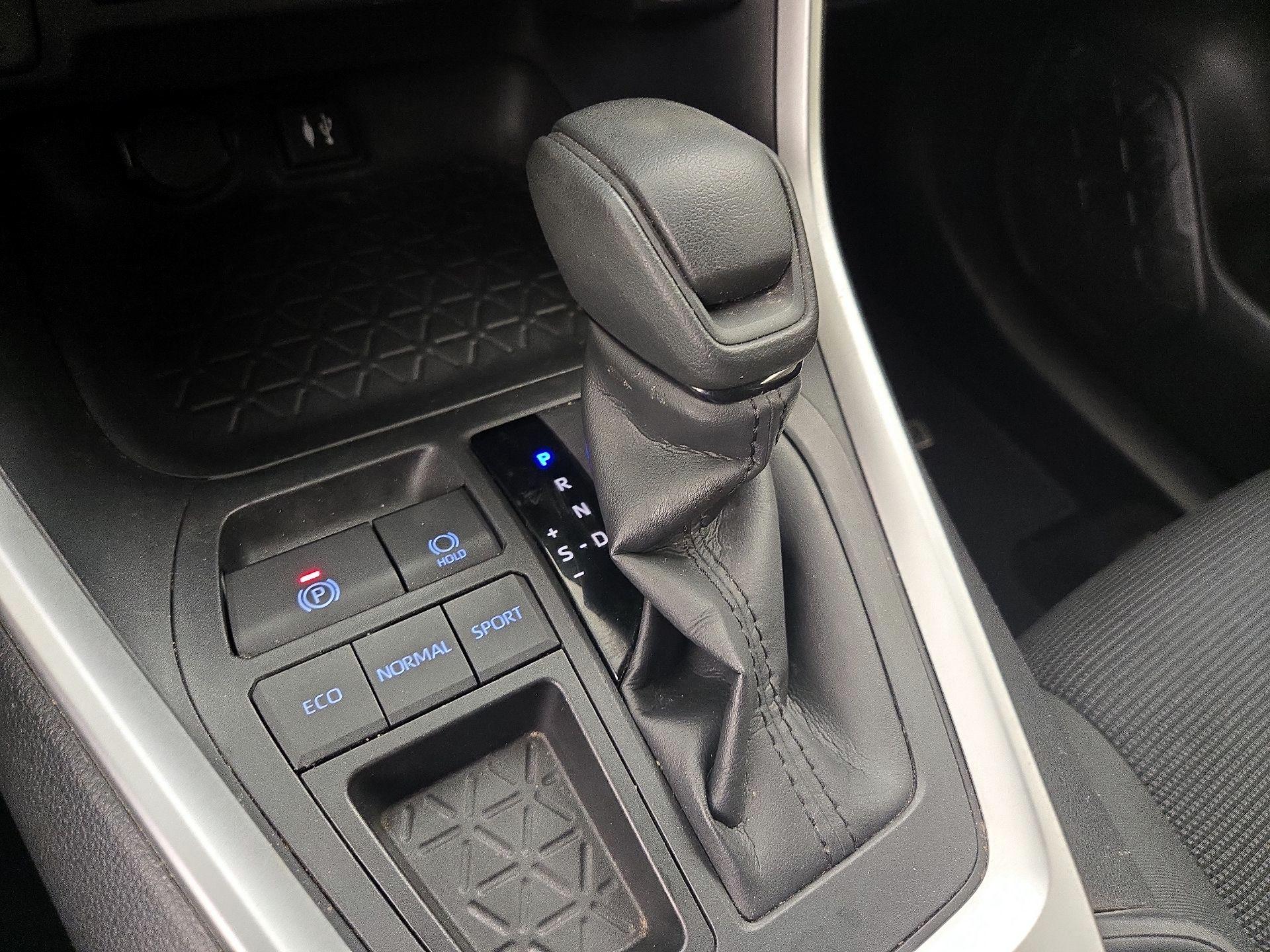 Thumbnail: 2019 Toyota RAV4 - 17