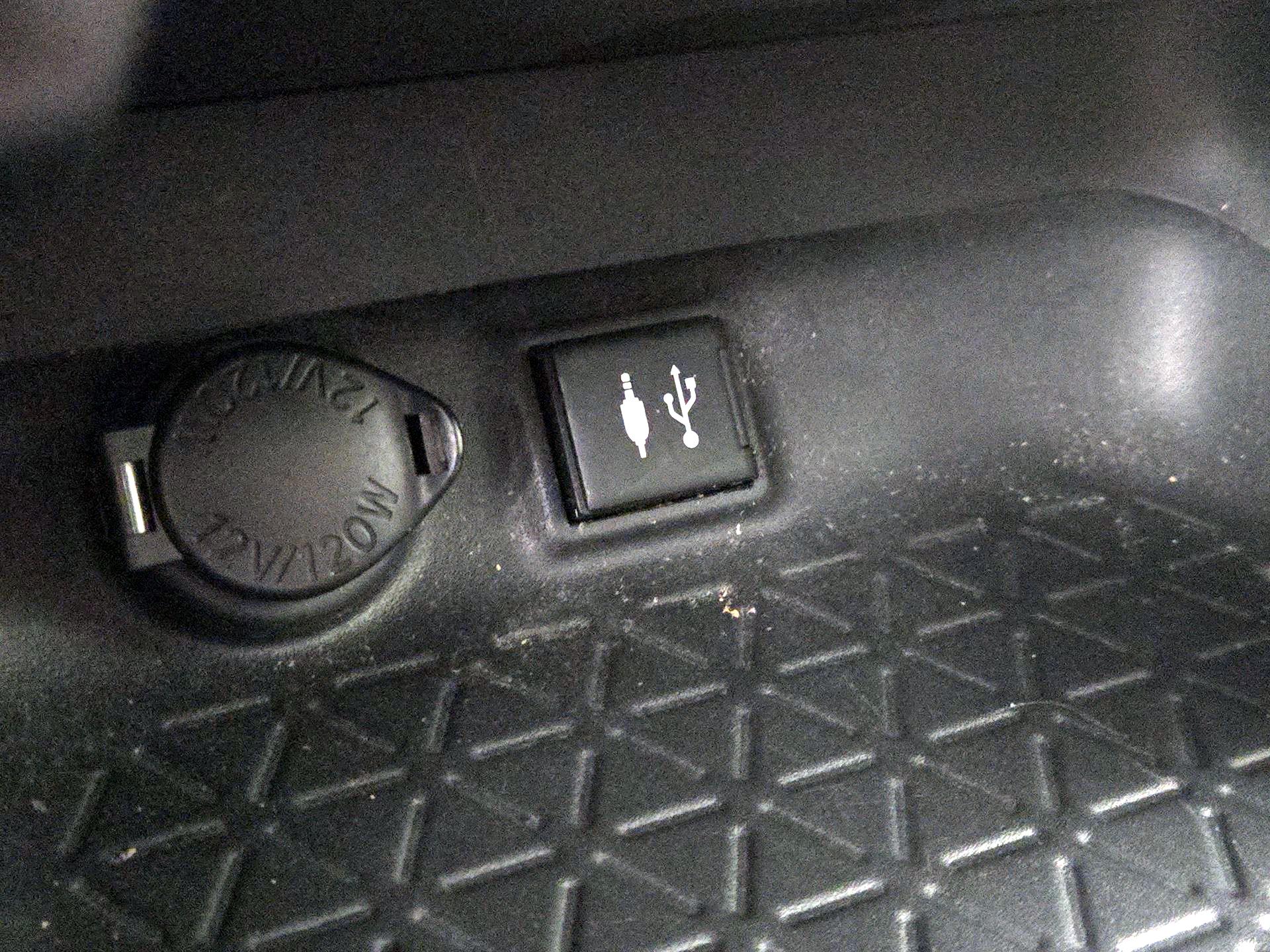 Thumbnail: 2019 Toyota RAV4 - 18