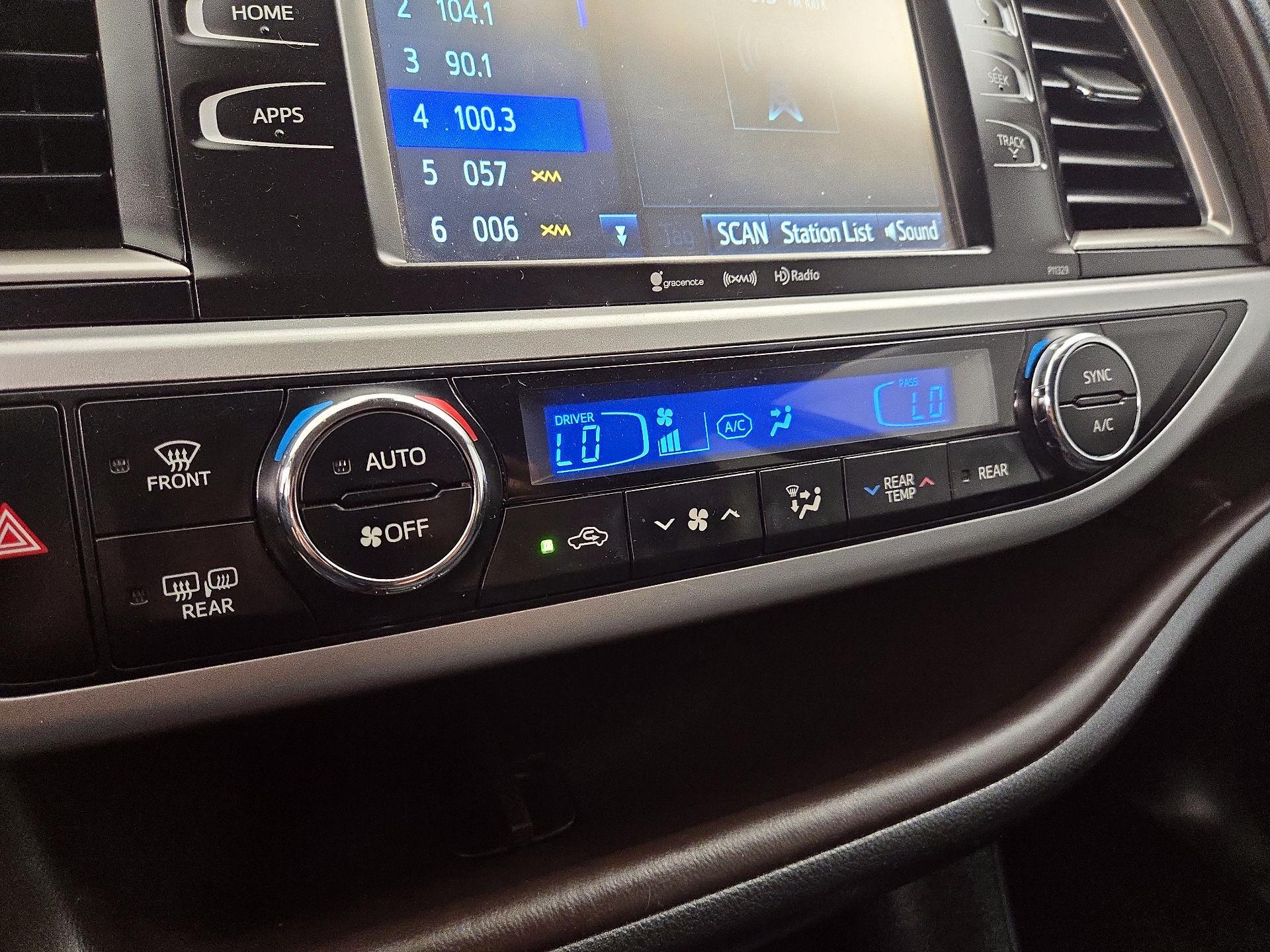 Thumbnail: 2018 Toyota Highlander - 16