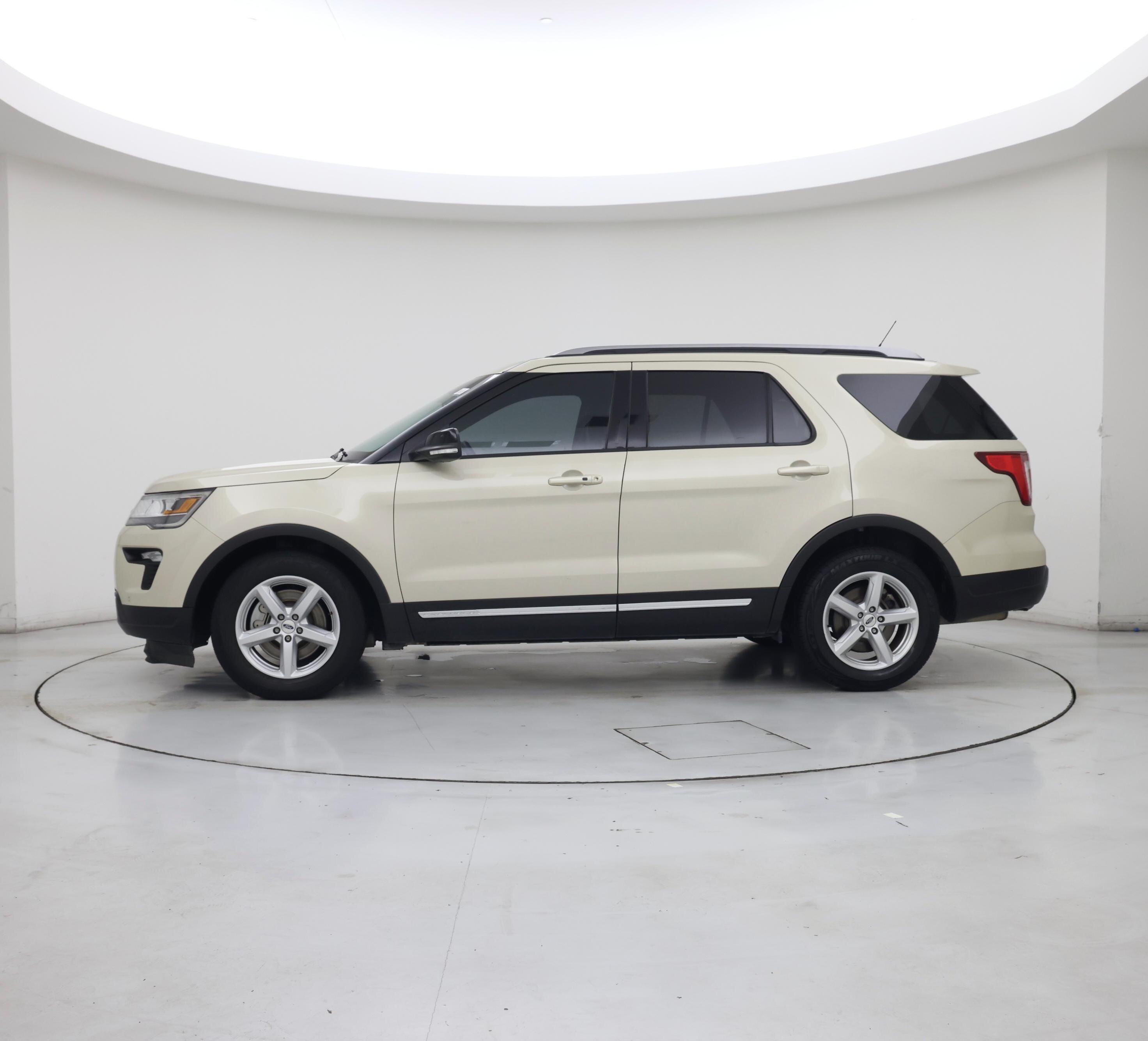 Thumbnail: 2018 Ford Explorer - 3