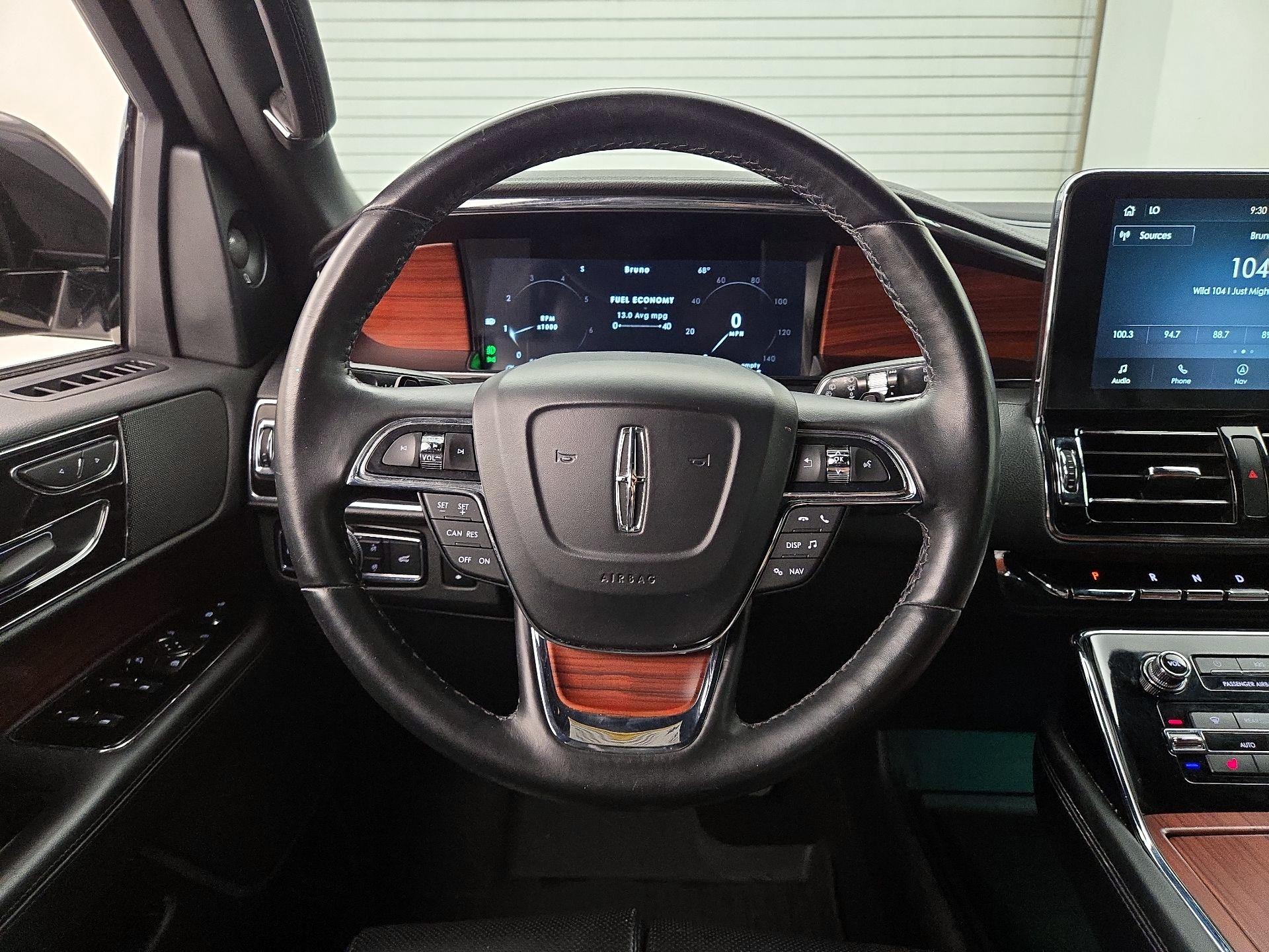 Thumbnail: 2021 Lincoln Navigator - 10