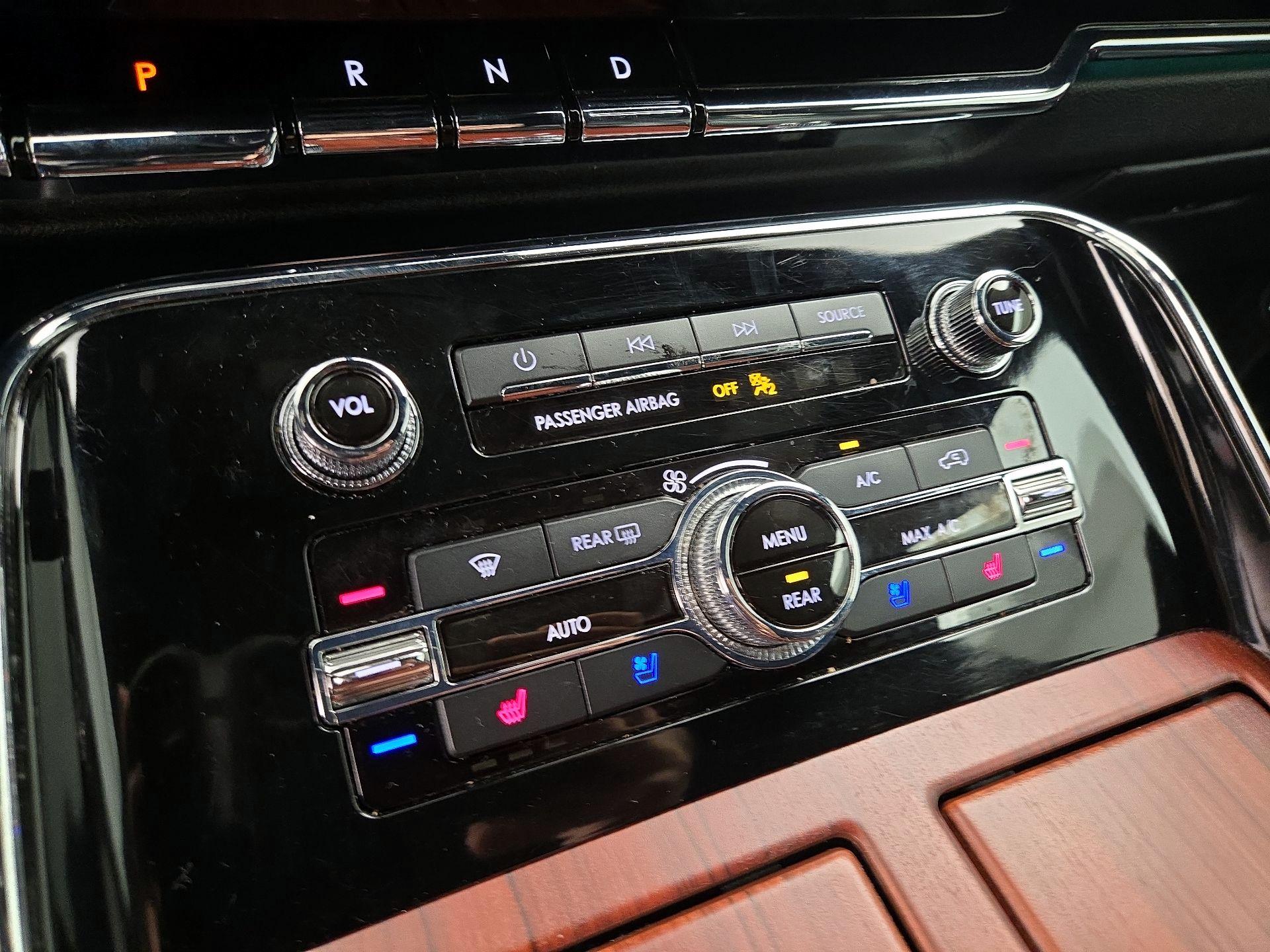 Thumbnail: 2021 Lincoln Navigator - 17
