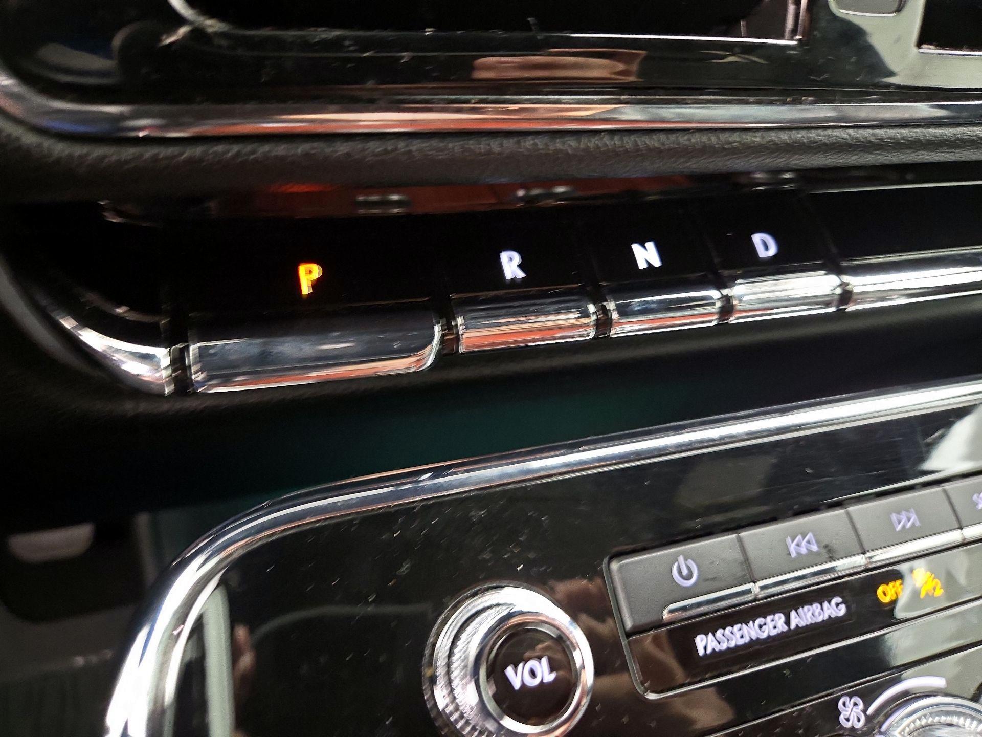 Thumbnail: 2021 Lincoln Navigator - 18