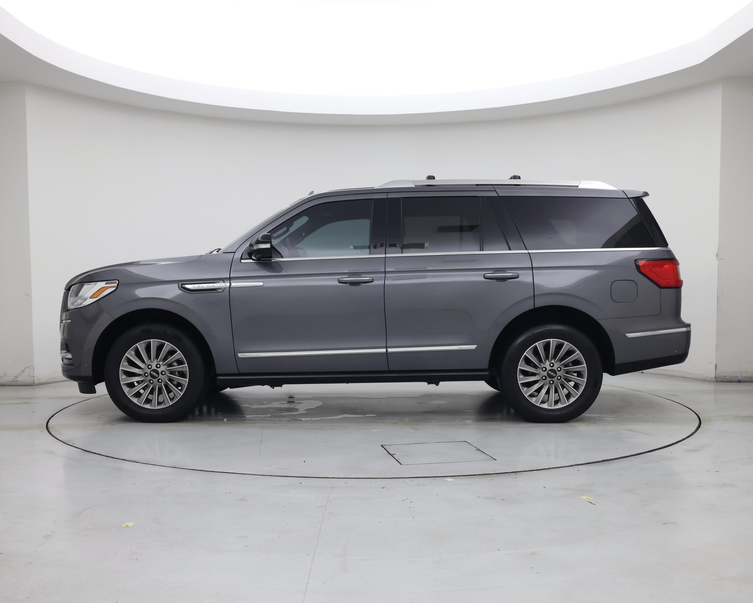 Thumbnail: 2021 Lincoln Navigator - 3