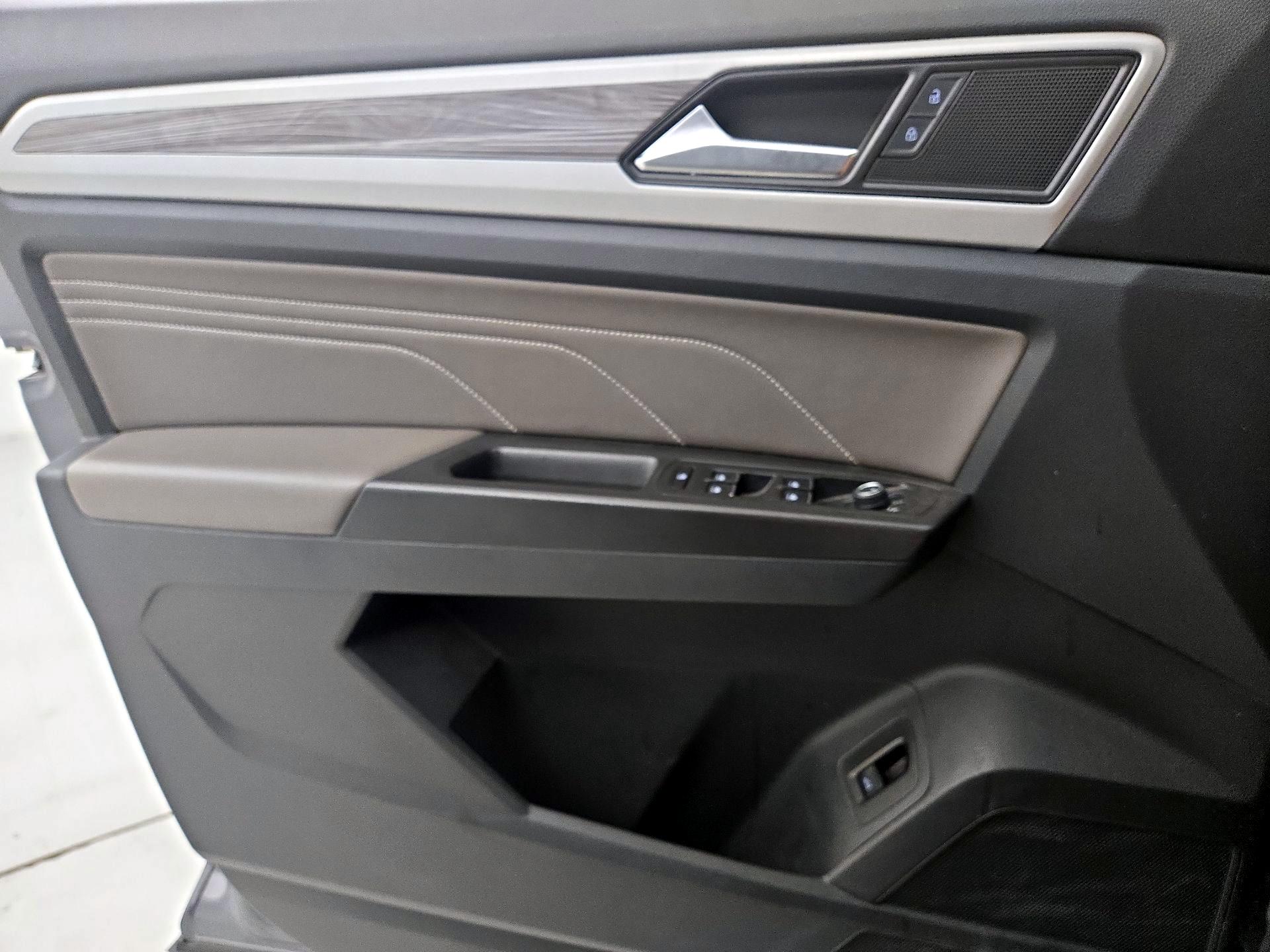 Thumbnail: 2022 Volkswagen Atlas - 12