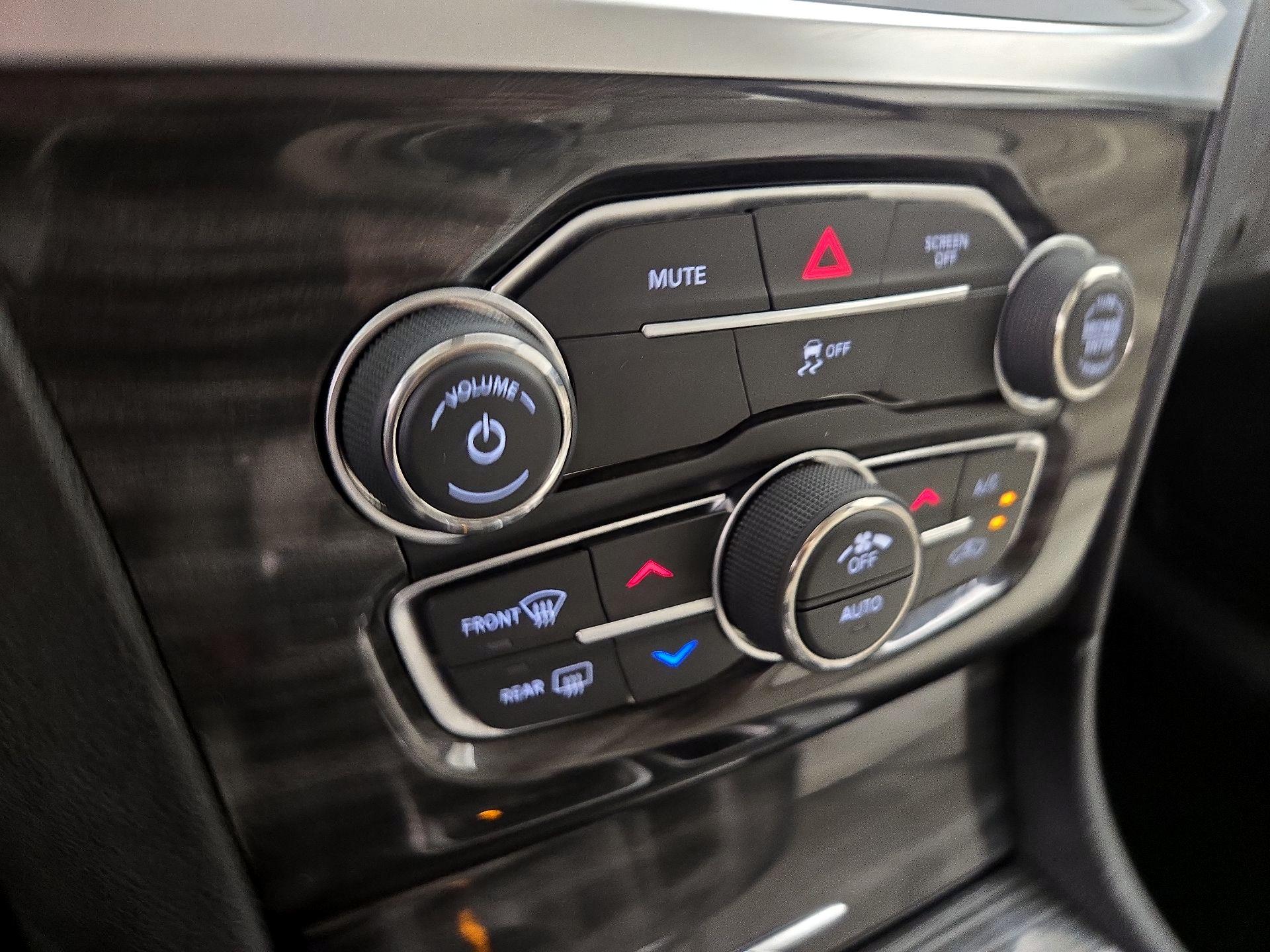 Thumbnail: 2021 Chrysler 300 - 16