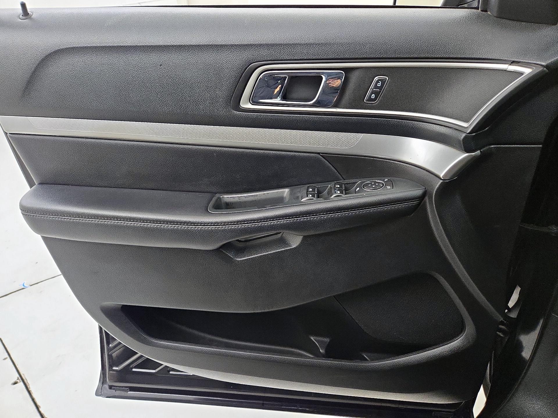 Thumbnail: 2017 Ford Explorer - 12