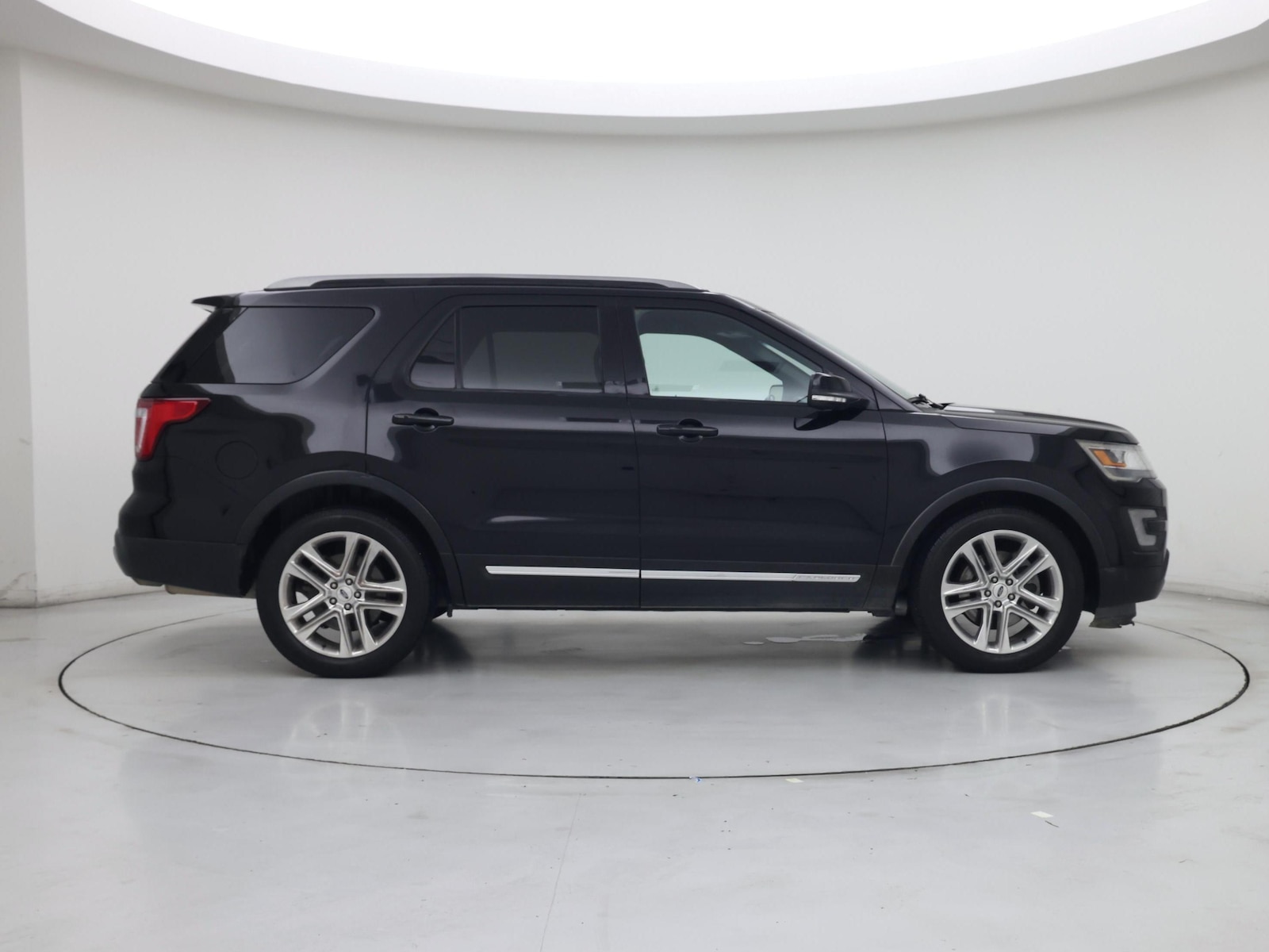 2017 Ford Explorer XLT - Photo 8