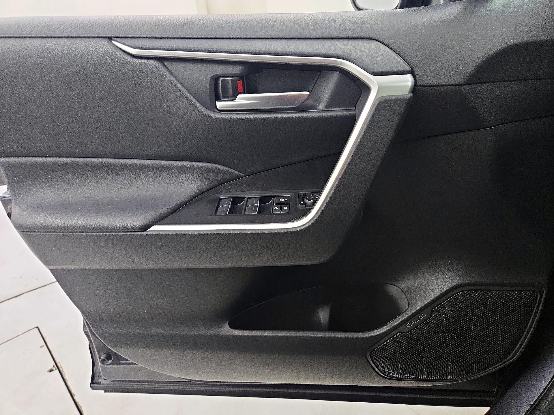 Thumbnail: 2025 Toyota RAV4 - 12