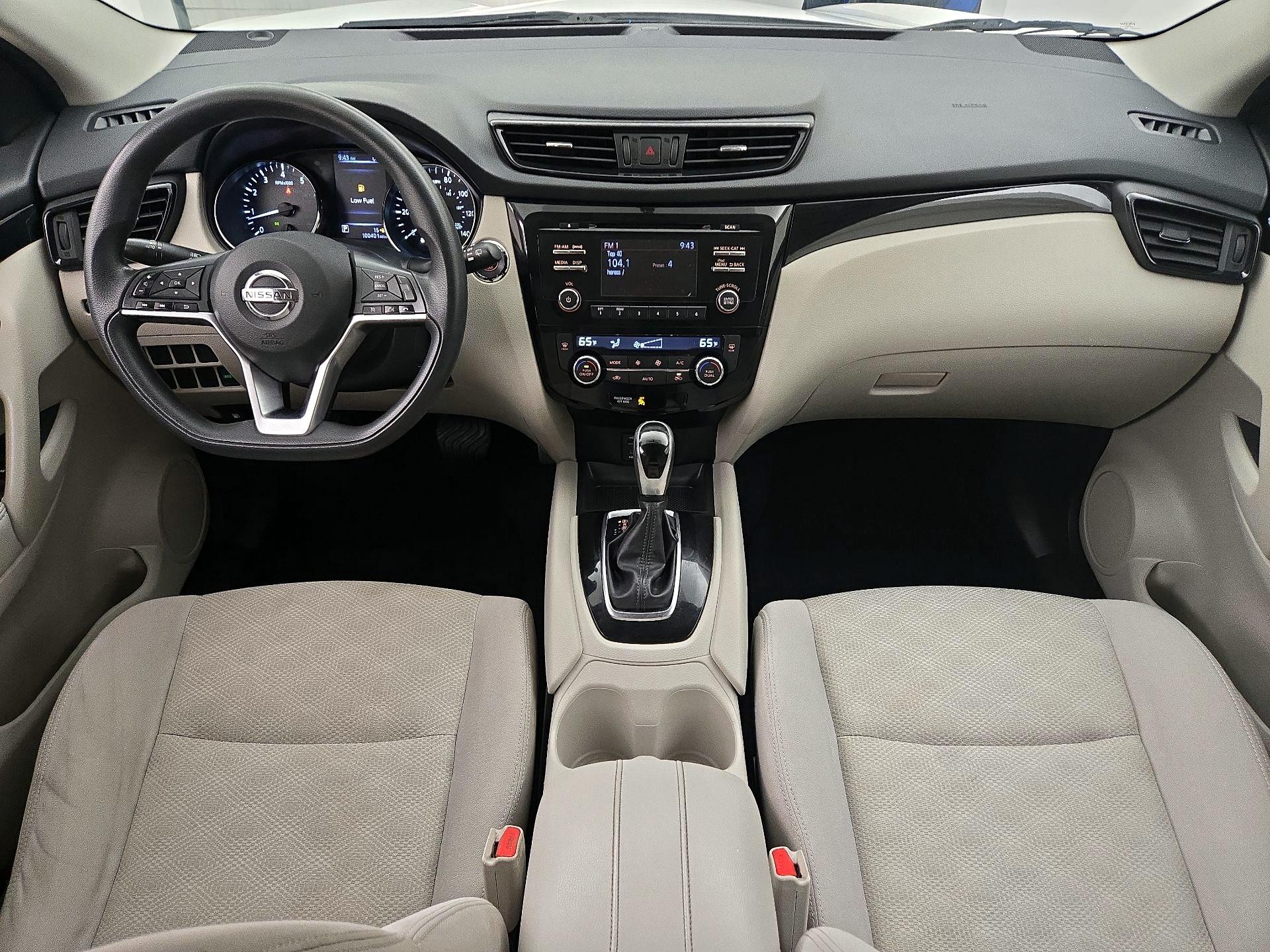 Thumbnail: 2017 Nissan Rogue Sport - 9