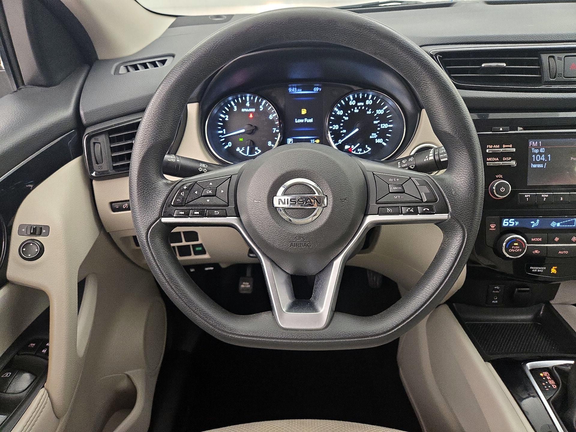 Thumbnail: 2017 Nissan Rogue Sport - 10