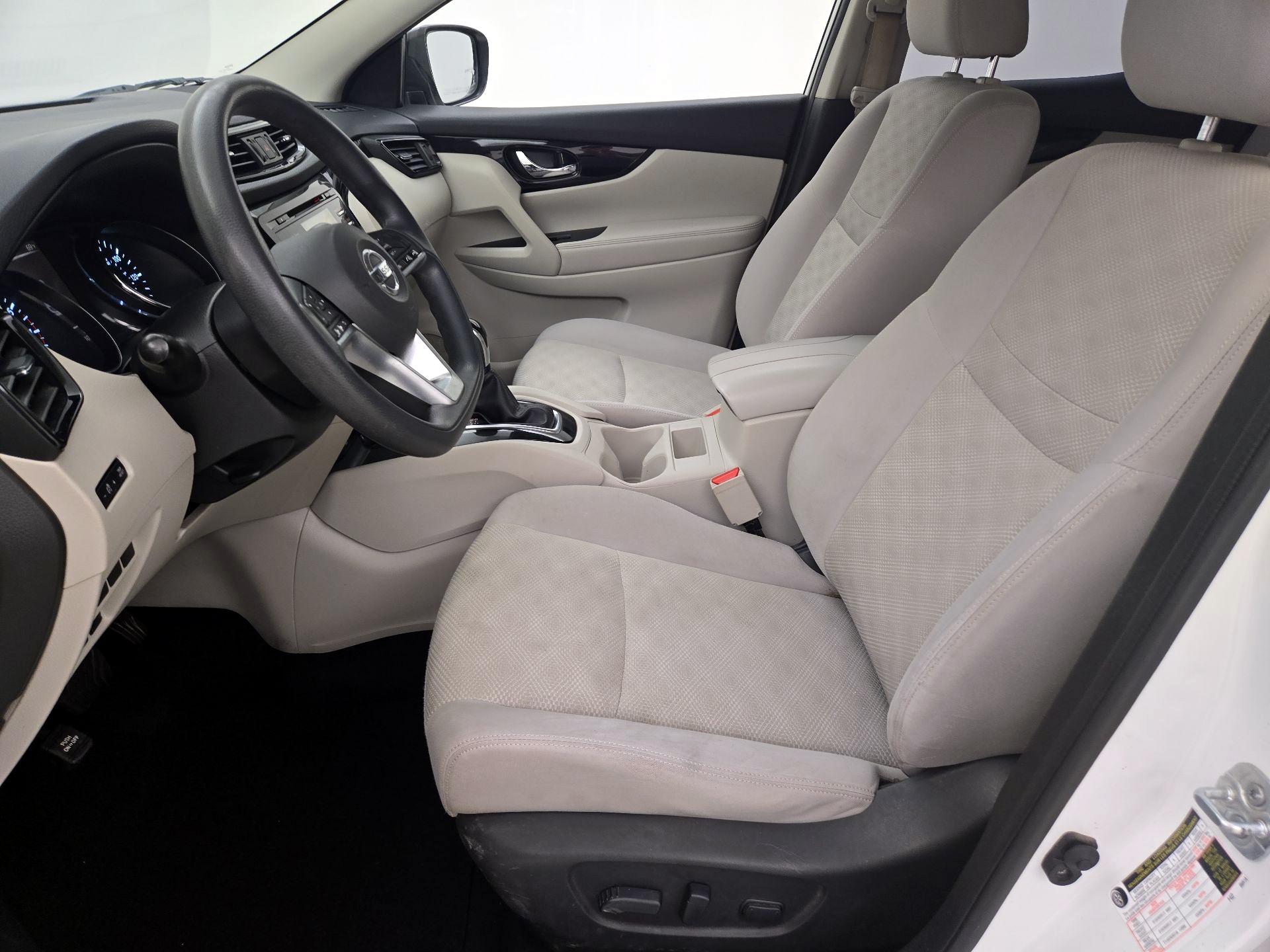 Thumbnail: 2017 Nissan Rogue Sport - 11