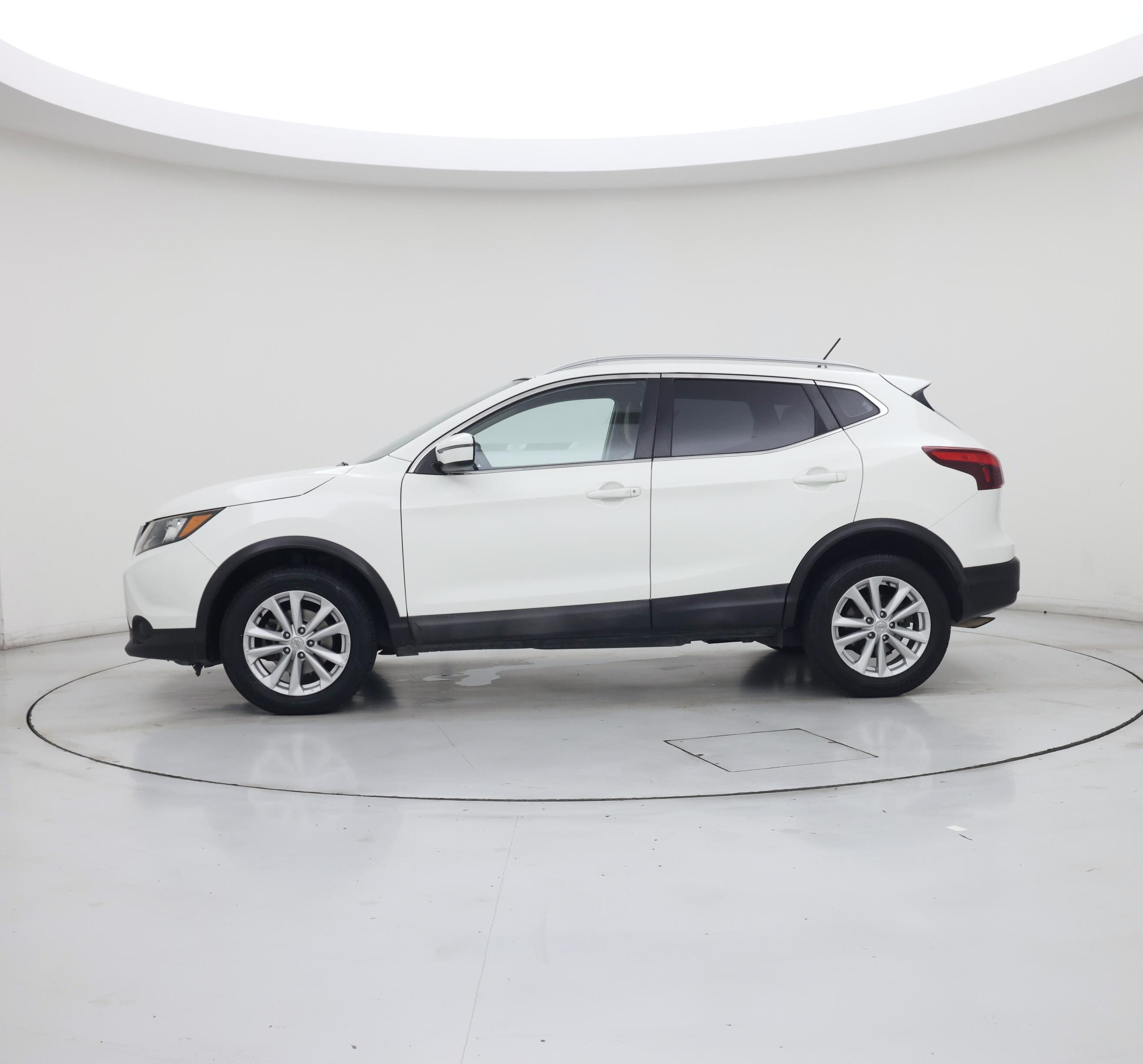 Thumbnail: 2017 Nissan Rogue Sport - 3