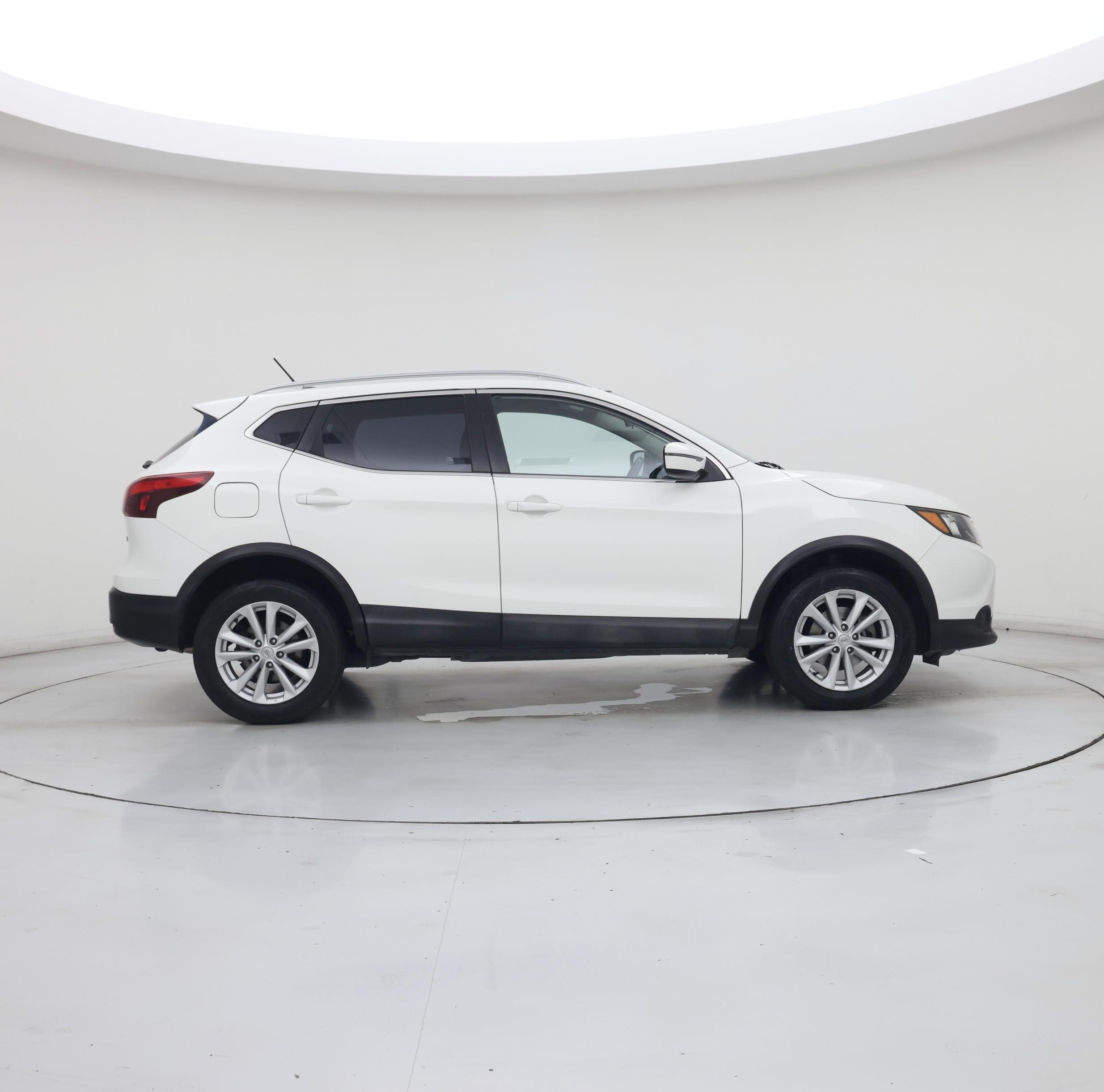 Thumbnail: 2017 Nissan Rogue Sport - 7