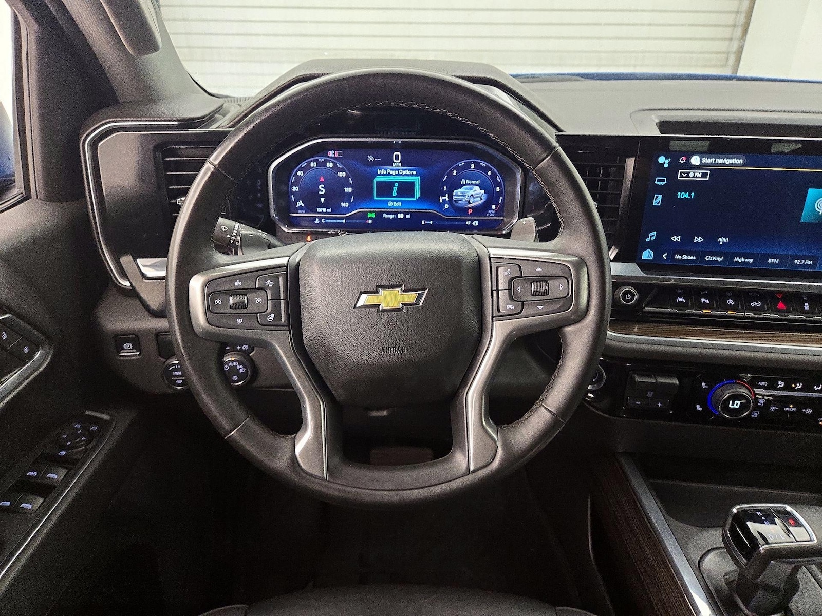 2025 Chevrolet Silverado 1500 LT - Photo 11