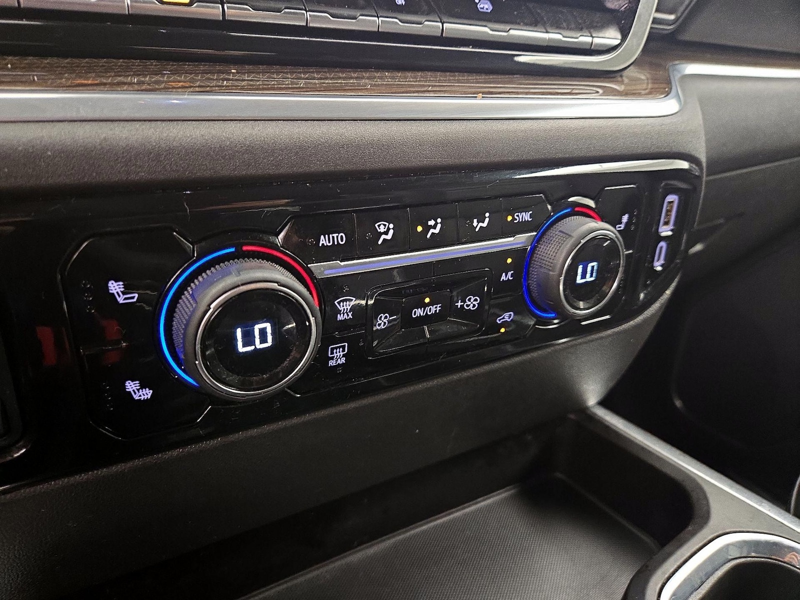 2025 Chevrolet Silverado 1500 LT - Photo 18