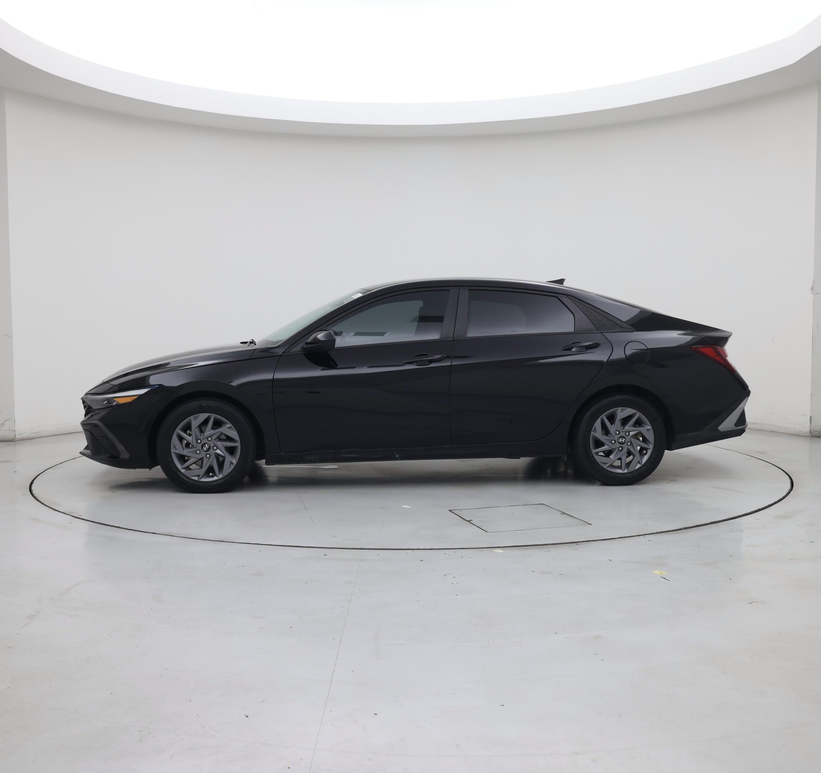 Thumbnail: 2024 Hyundai Elantra - 3