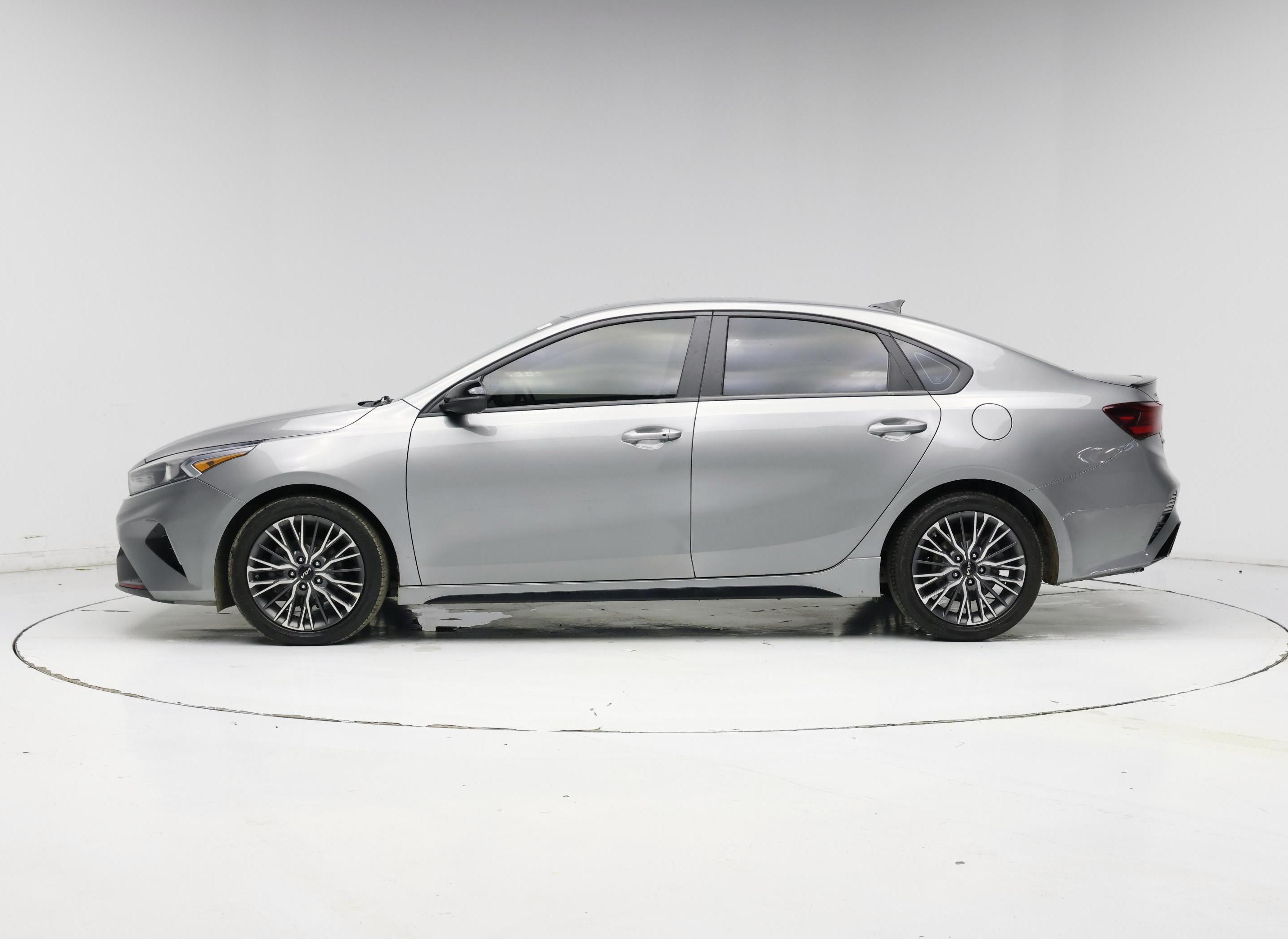 Thumbnail: 2022 Kia Forte - 3