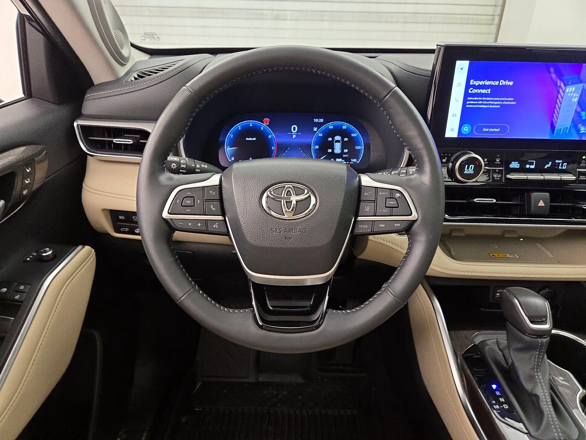 Thumbnail: 2024 Toyota Highlander - 10