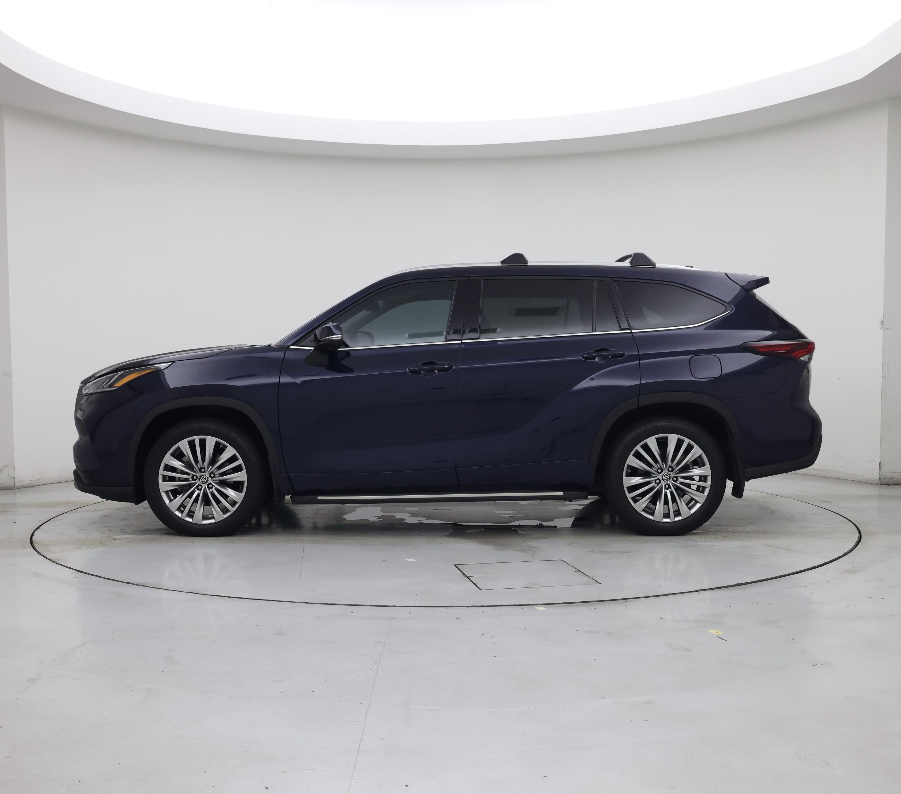 Thumbnail: 2024 Toyota Highlander - 3